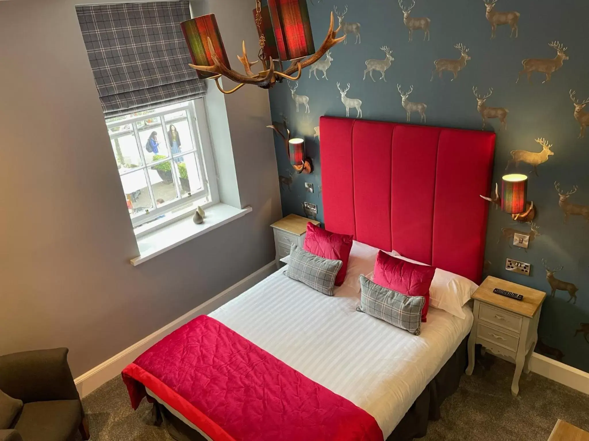 Bed in The Original Rosslyn Inn