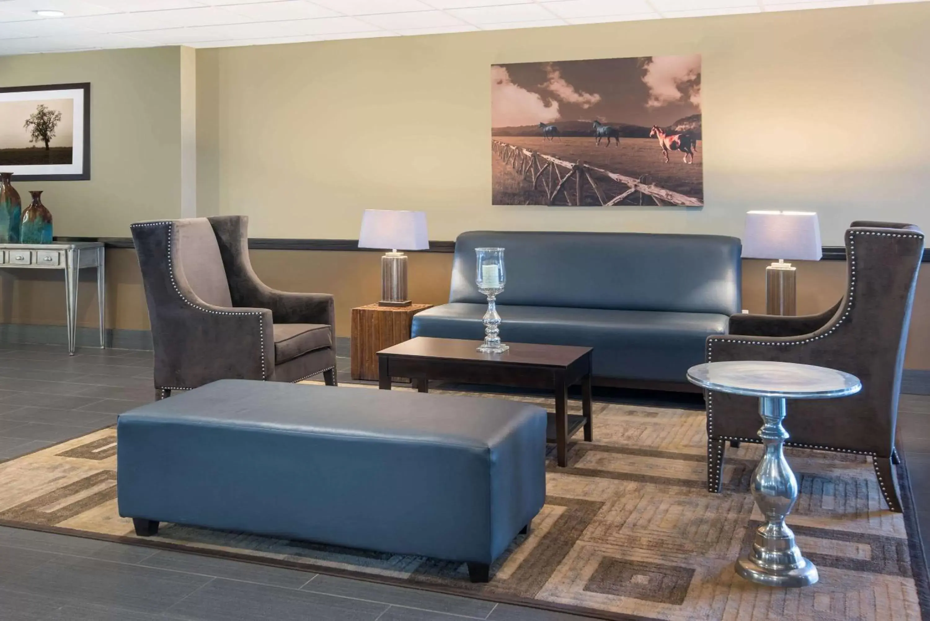 Lobby or reception, Lounge/Bar in Wyndham Garden Texarkana