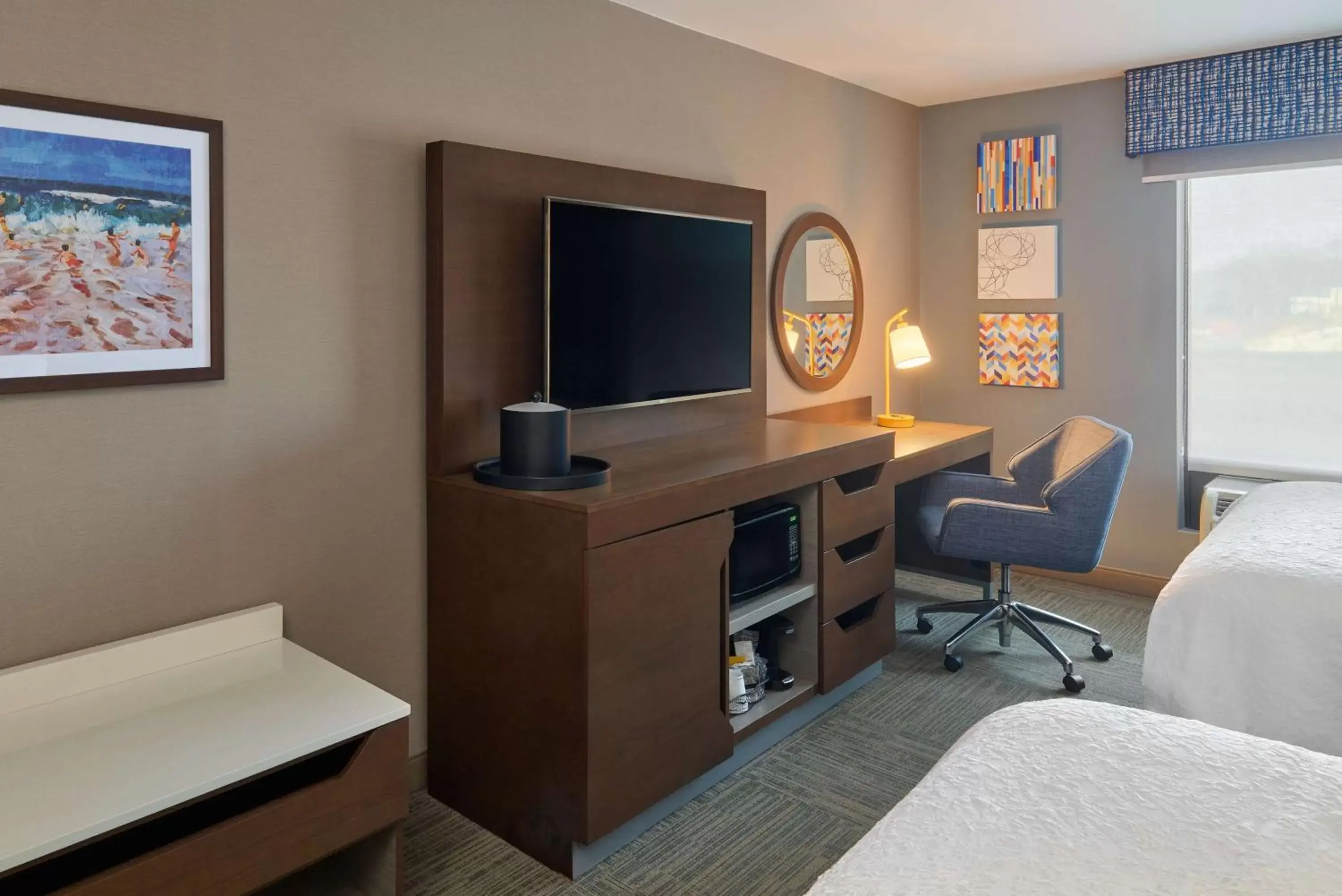Bedroom, TV/Entertainment Center in Hampton Inn & Suites Providence / Smithfield
