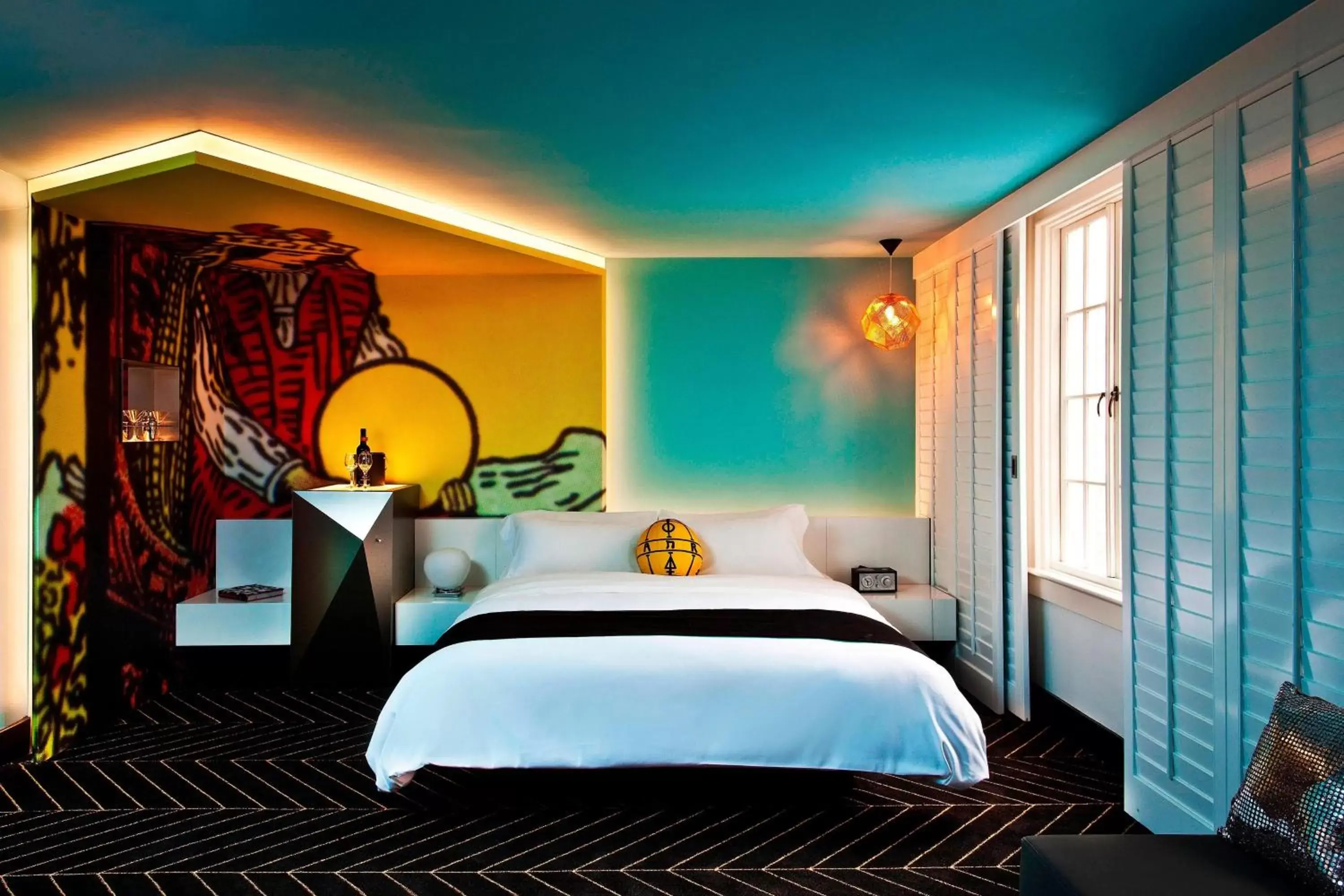 Photo of the whole room, Bed in W New Orleans - French Quarter