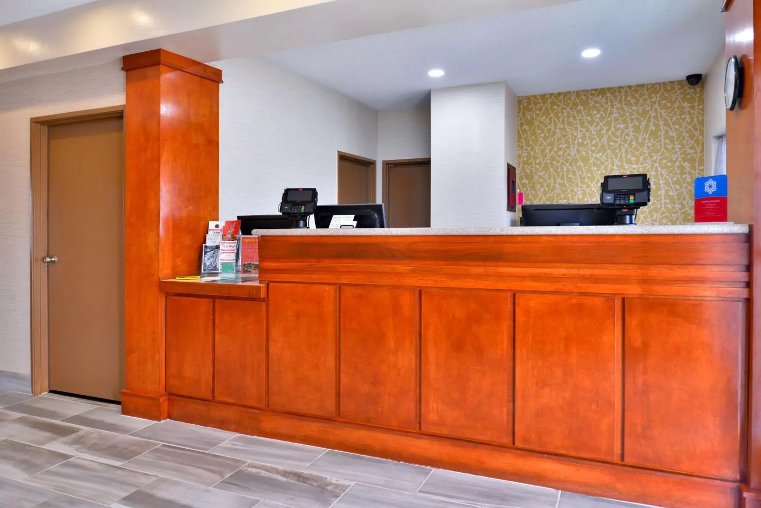 Lobby or reception, Lobby/Reception in SureStay Plus Hotel by Best Western Ottumwa