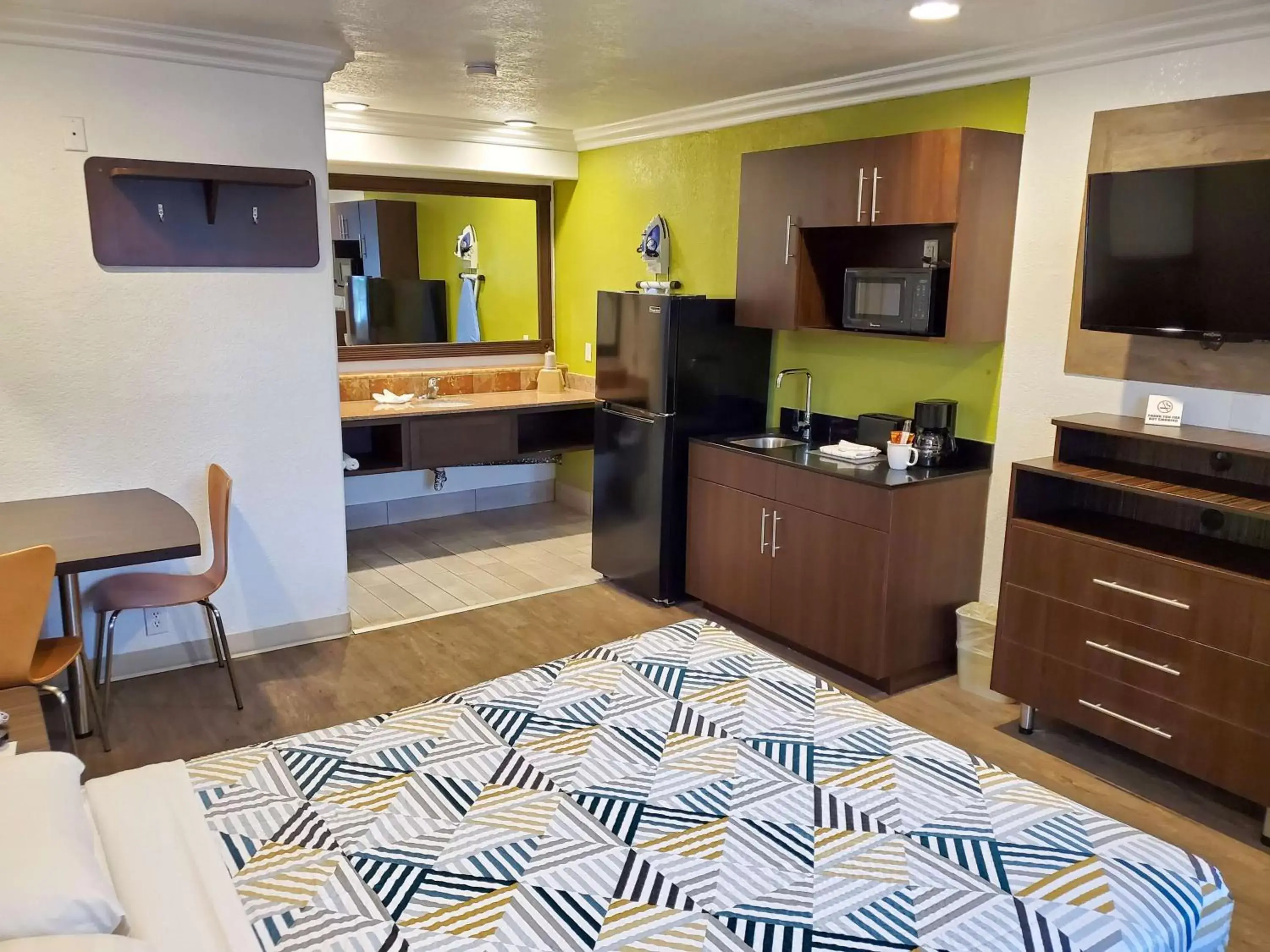 Photo of the whole room, Kitchen/Kitchenette in Studio 6-National City, CA - Naval Base San Diego