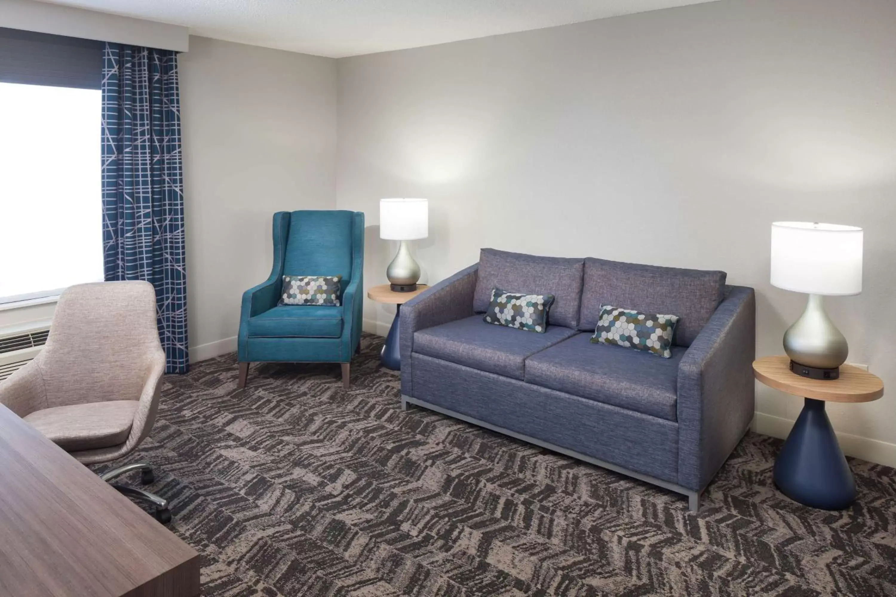 Bedroom, Seating Area in Hilton Garden Inn Savannah Airport