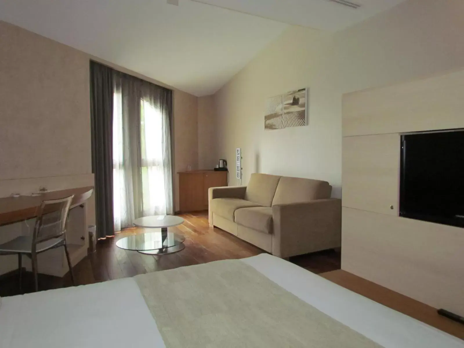 Bedroom, Seating Area in Hotel L'Hotan