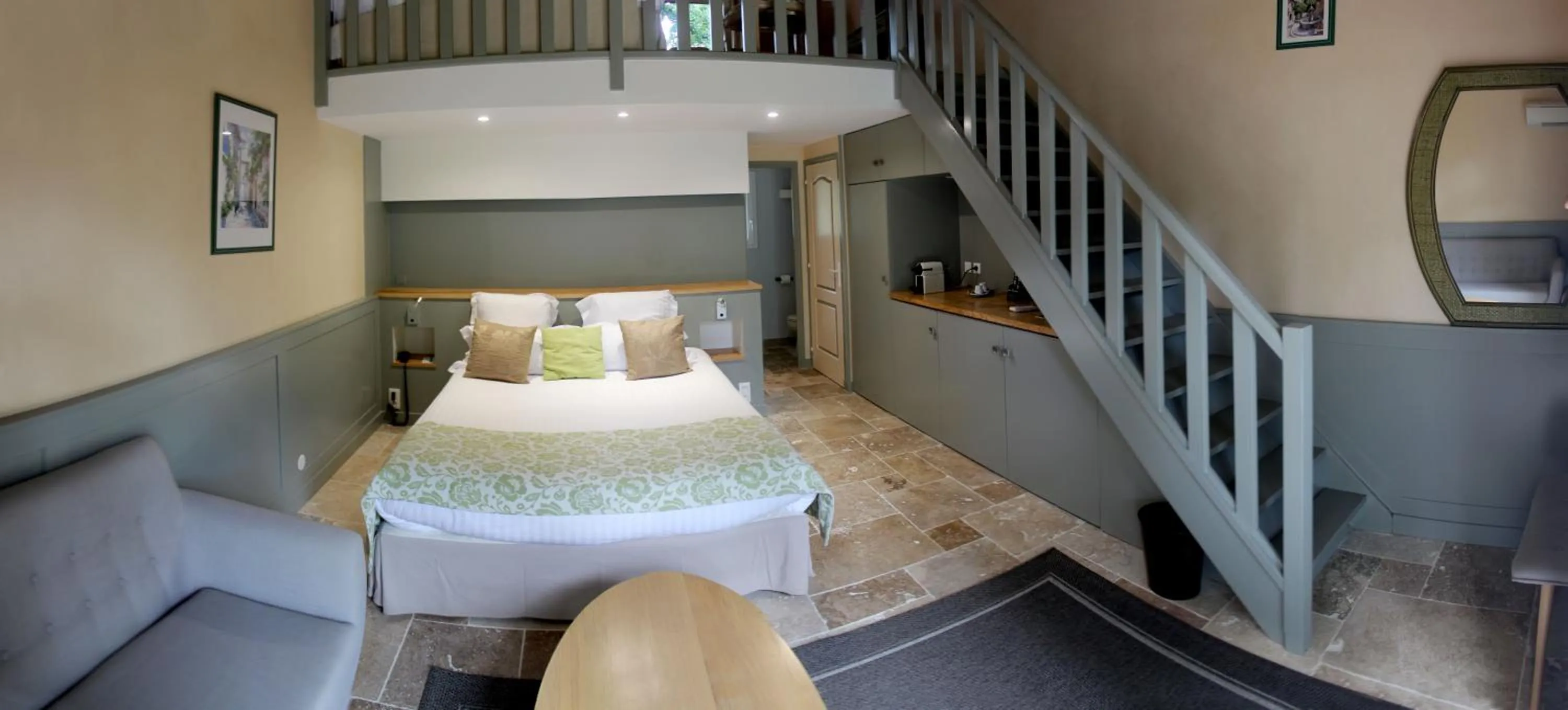 Bedroom, Bed in Hôtel The Originals Résidence de Rohan (EX RELAIS DU SILENCE)