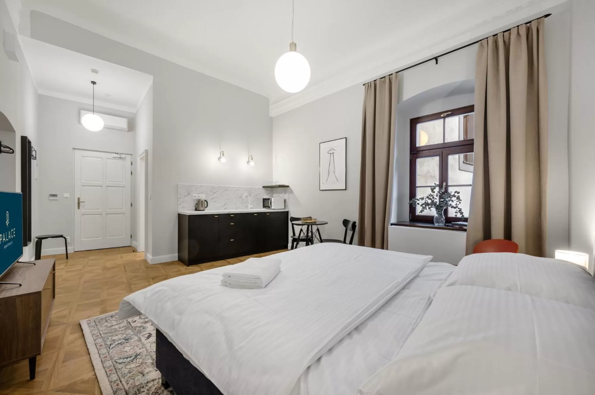 Photo of the whole room, Bed in Palace Apartments