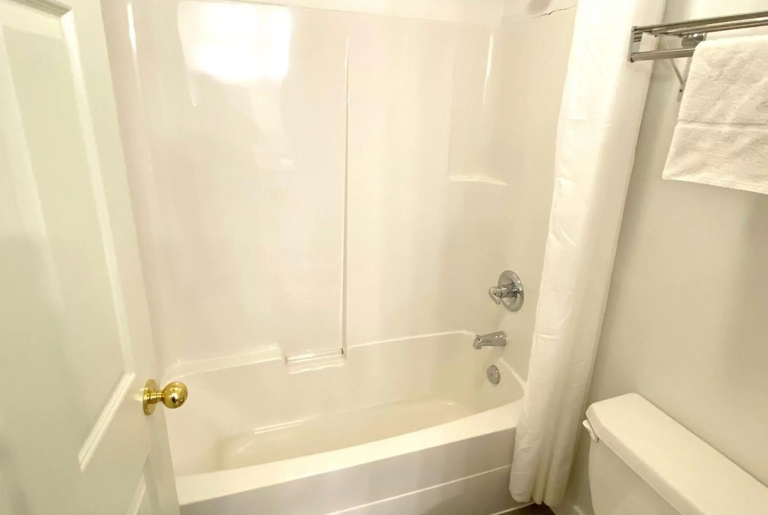 Bathroom in Super 8 by Wyndham Sicamous Bathroom in Super 8 by Wyndham Sicamous