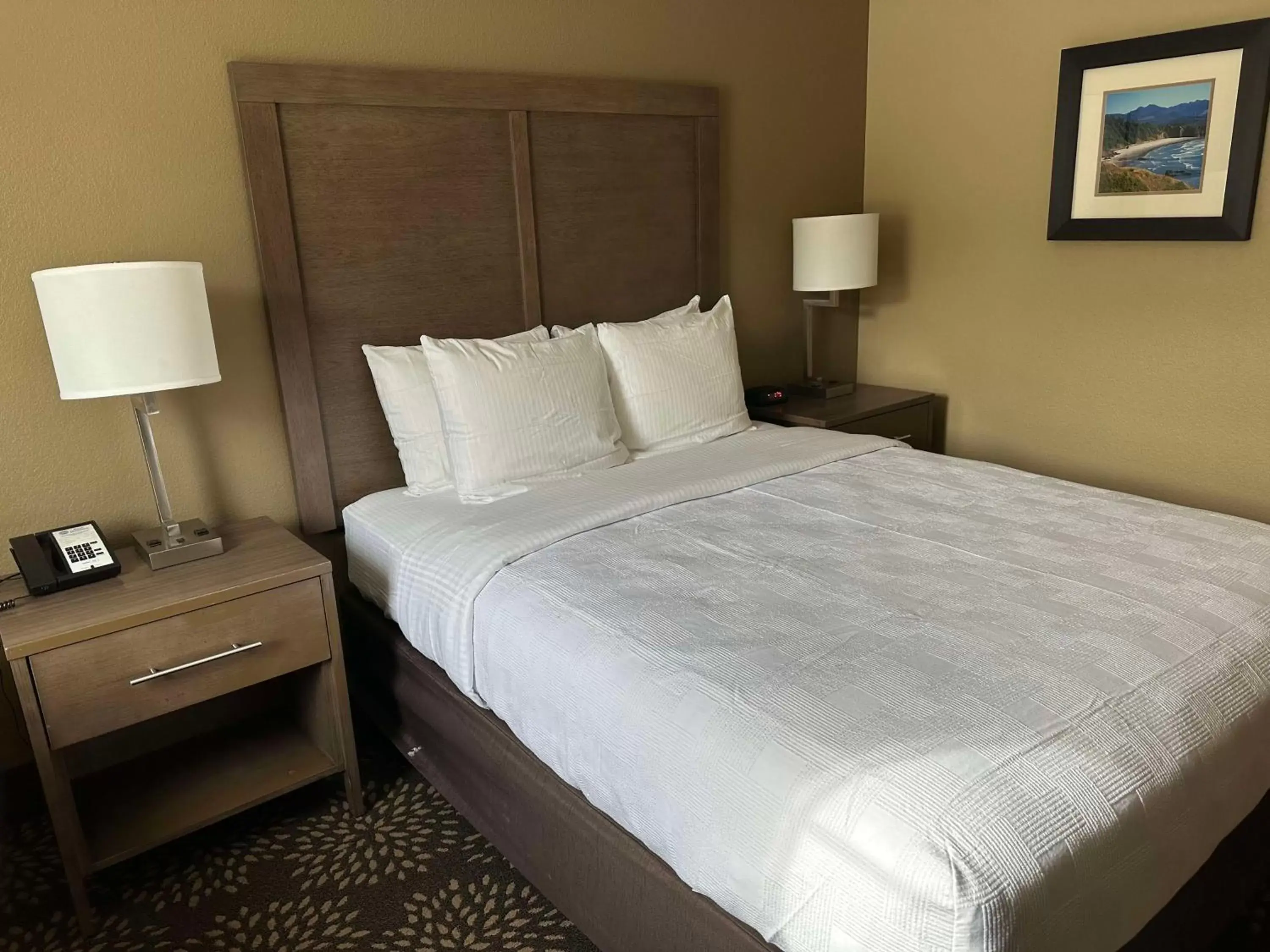 Bedroom, Bed in Best Western Columbia River Waterfront Hotel Astoria