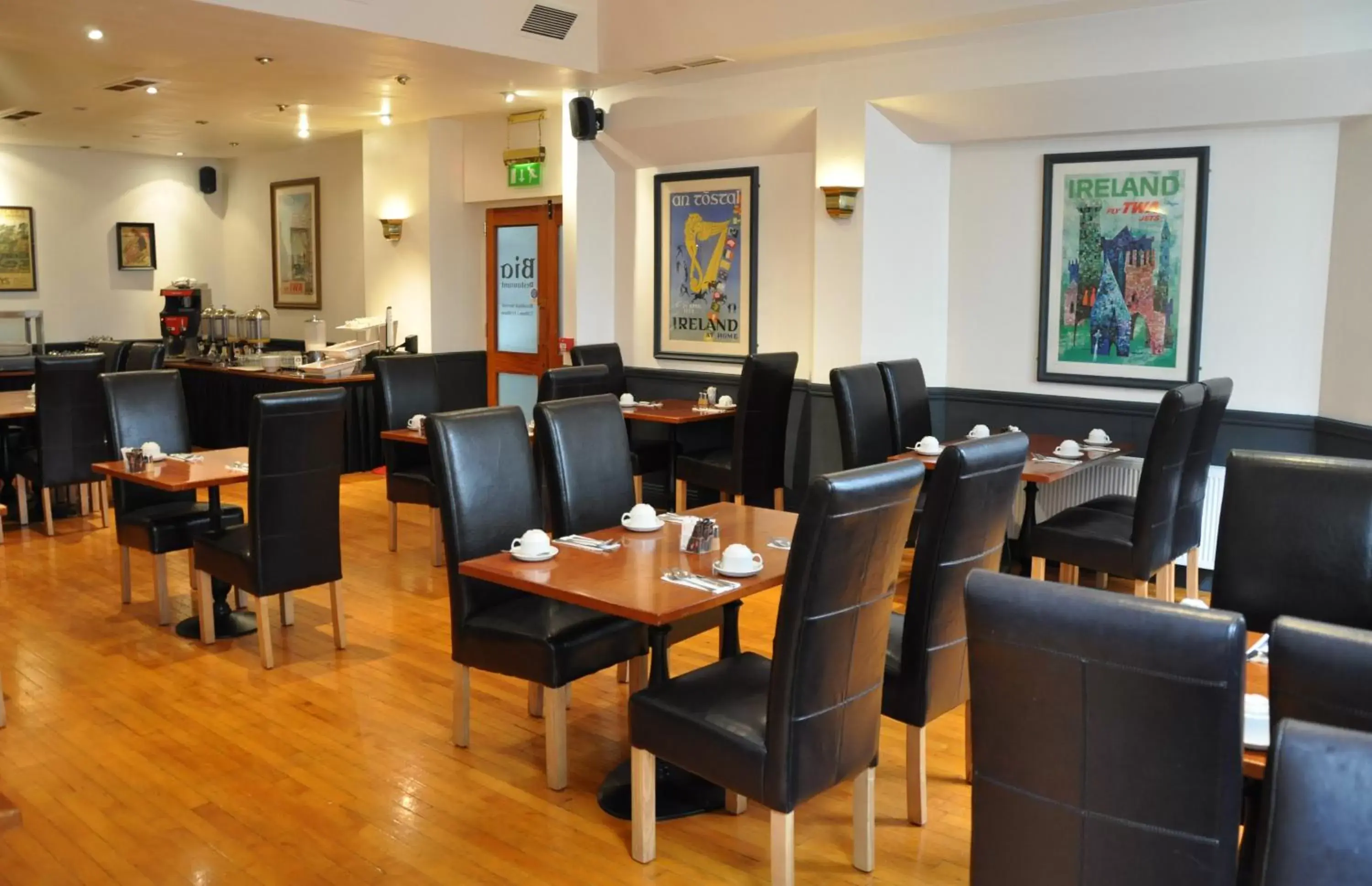 Dining area, Restaurant/Places to Eat in Blooms Hotel