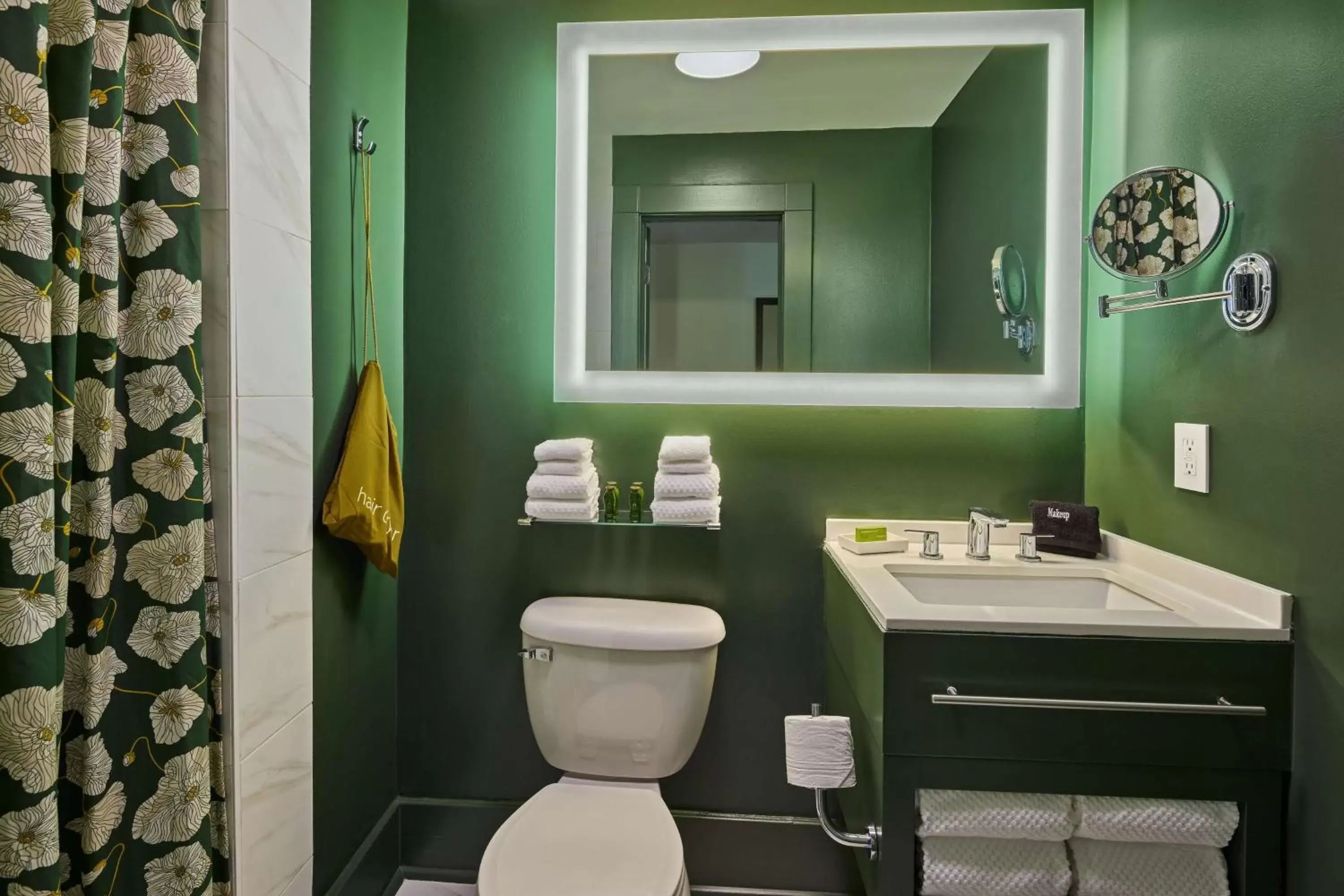 Bathroom in The Partridge Inn Augusta, Curio Collection by Hilton