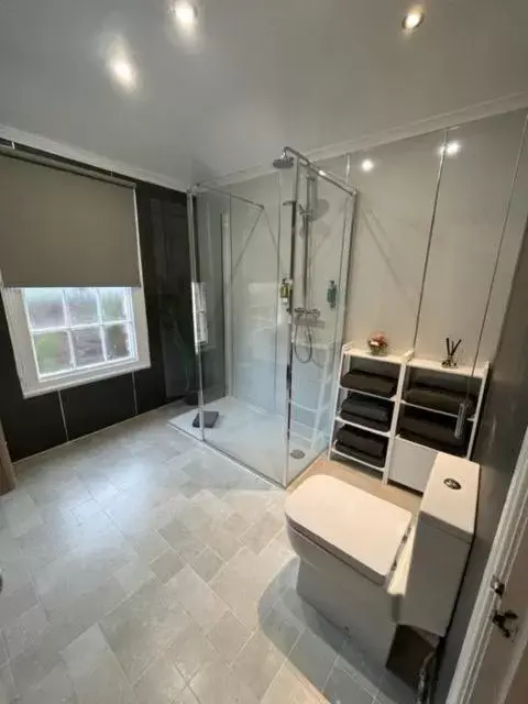 Shower, Bathroom in Goodramgate Apartments