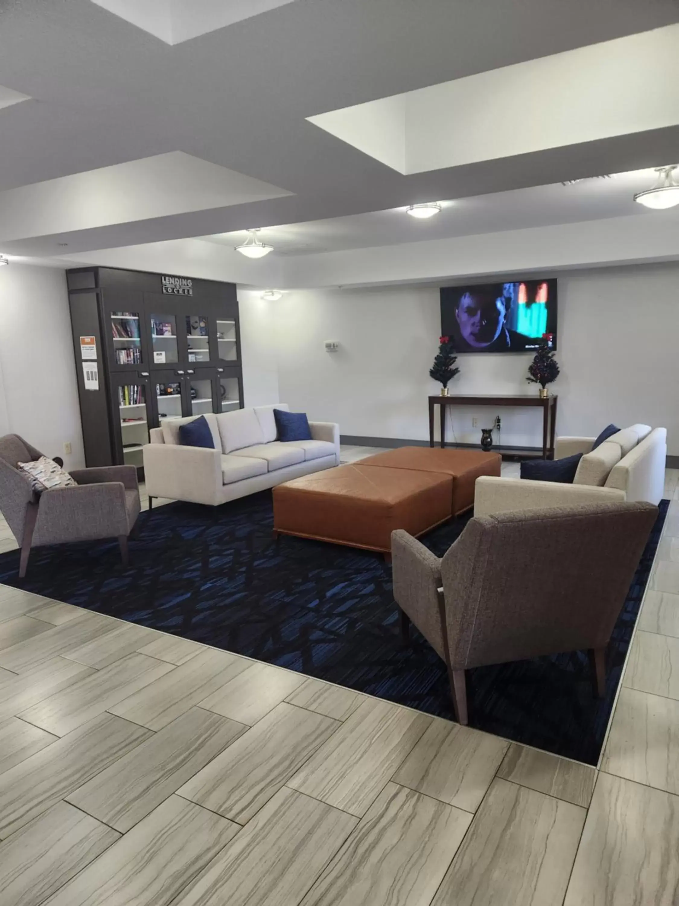 Lobby or reception, Seating Area in Candlewood Suites Knoxville Airport-Alcoa, an IHG Hotel