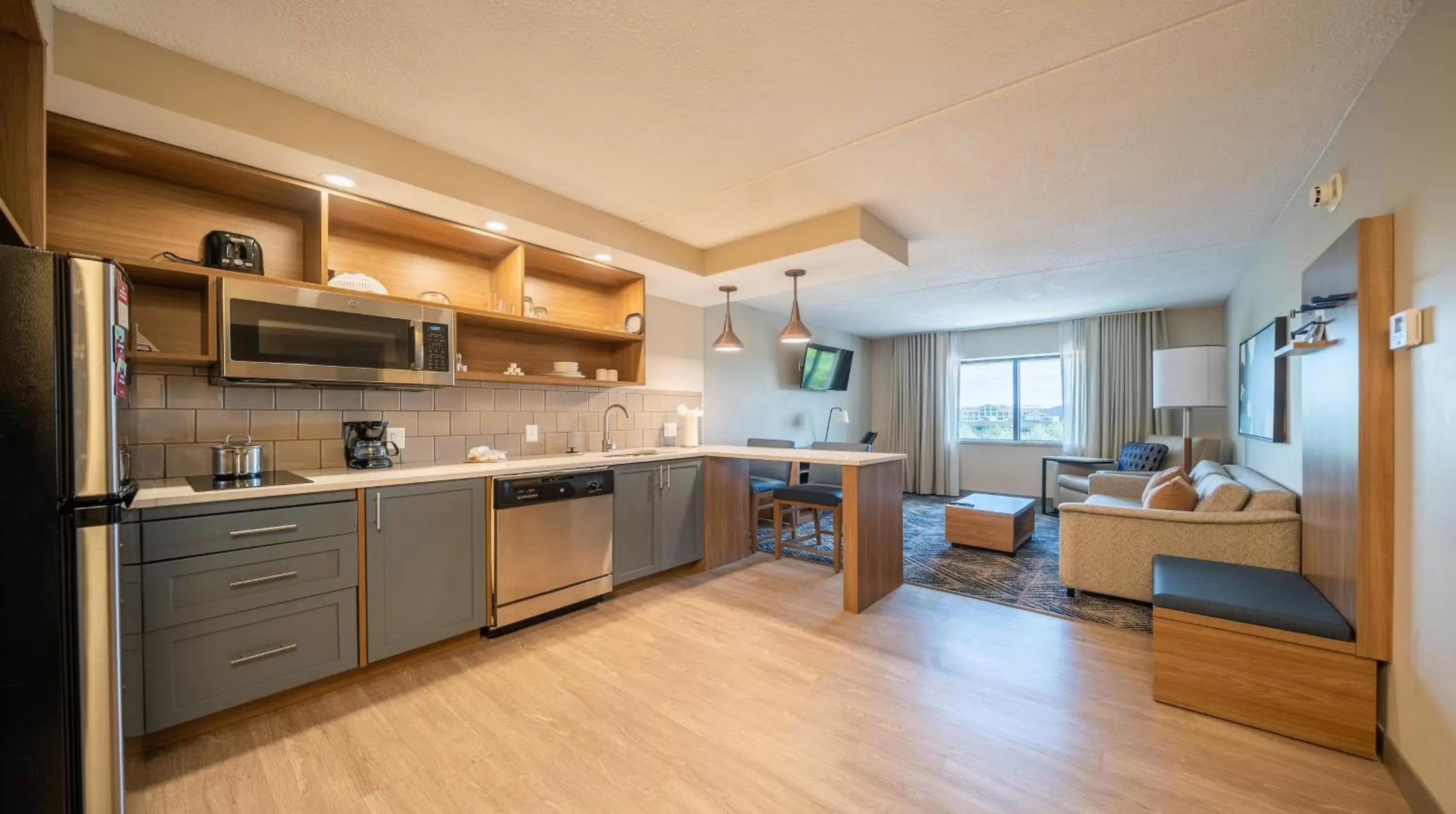 Photo of the whole room, Kitchen/Kitchenette in Candlewood Suites - Cleveland South - Independence, an IHG Hotel