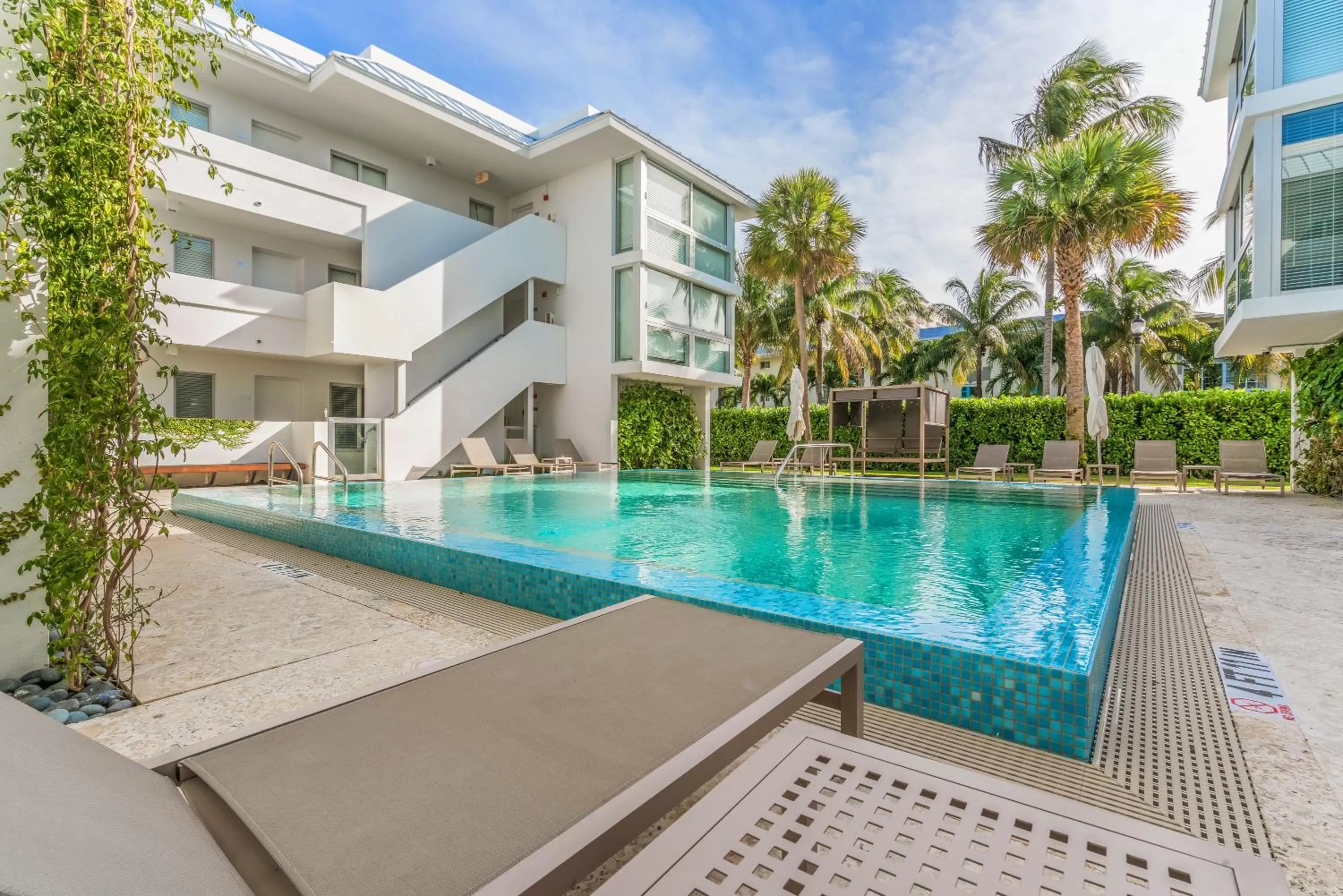 Swimming pool in Beach Haus Key Biscayne Contemporary Apartments