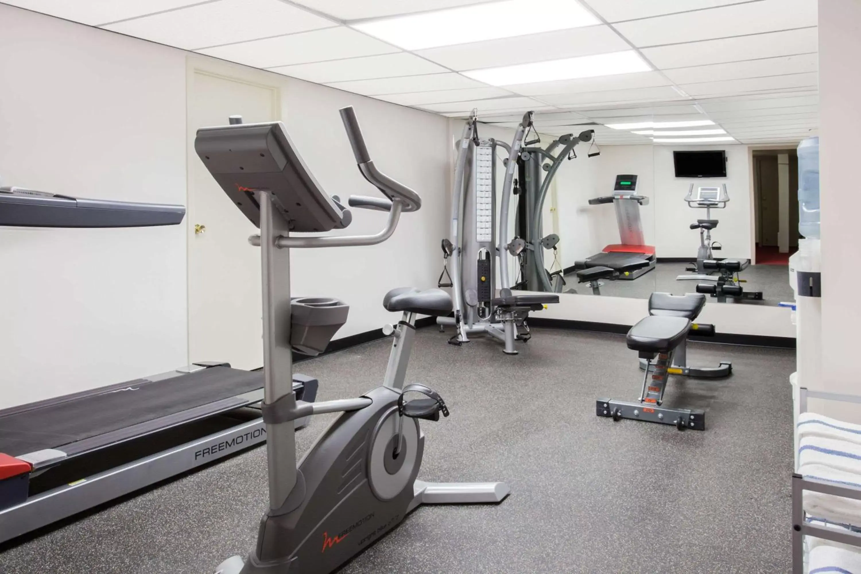 Fitness centre/facilities, Fitness Center/Facilities in Super 8 by Wyndham Lethbridge