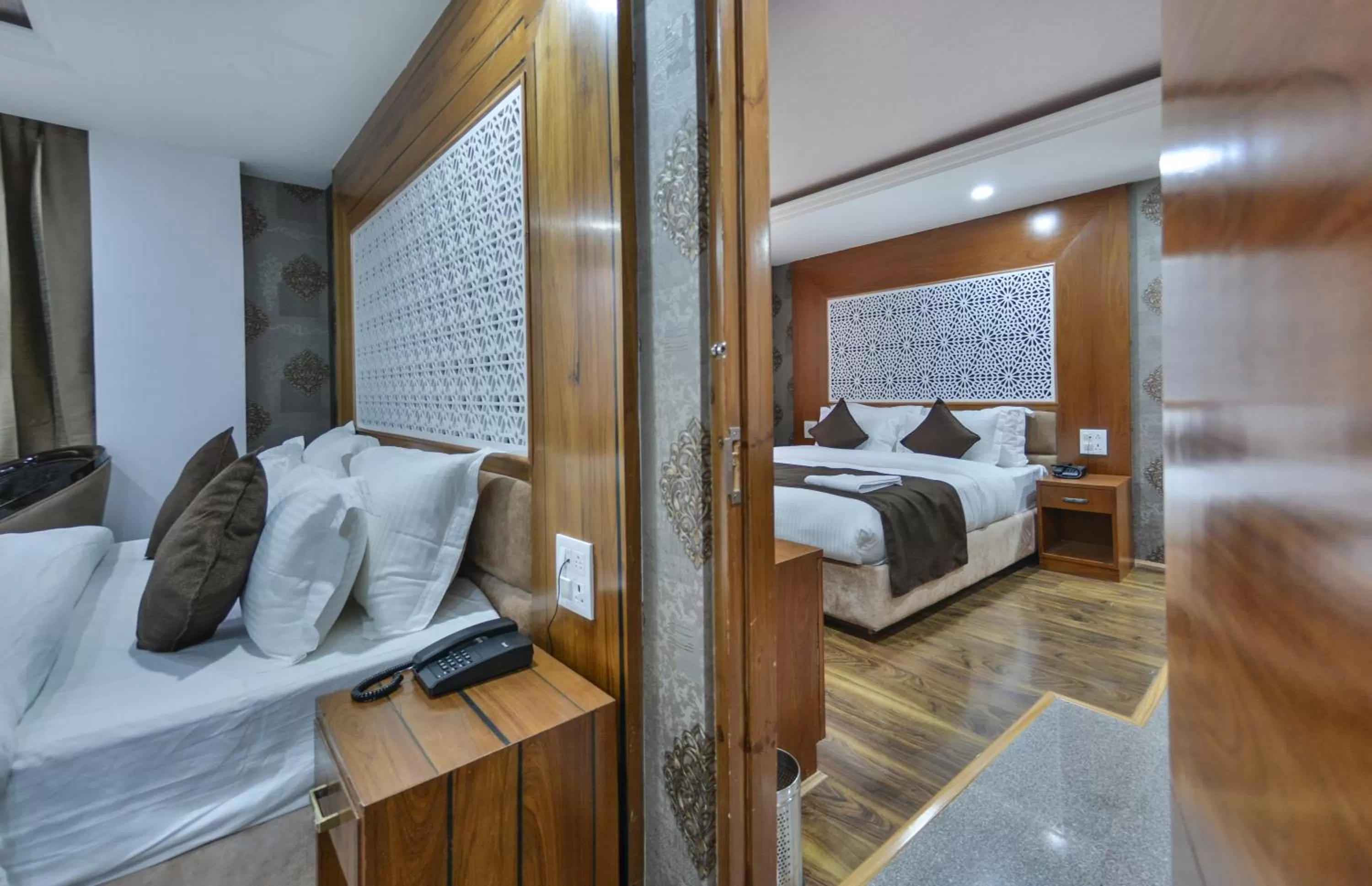 Garden view, Bed in Hotel The Montreal