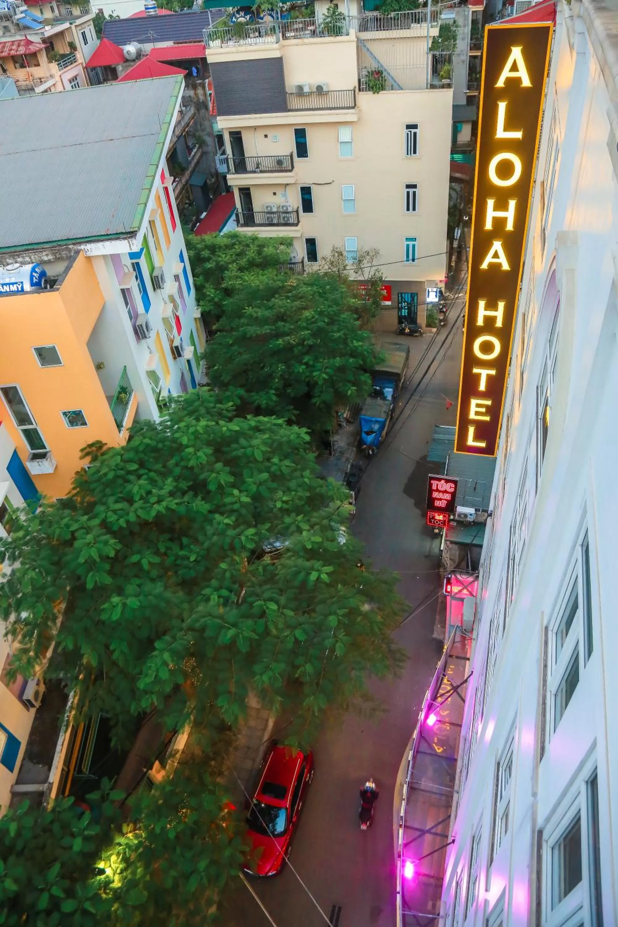 Property building in Aloha Hotel