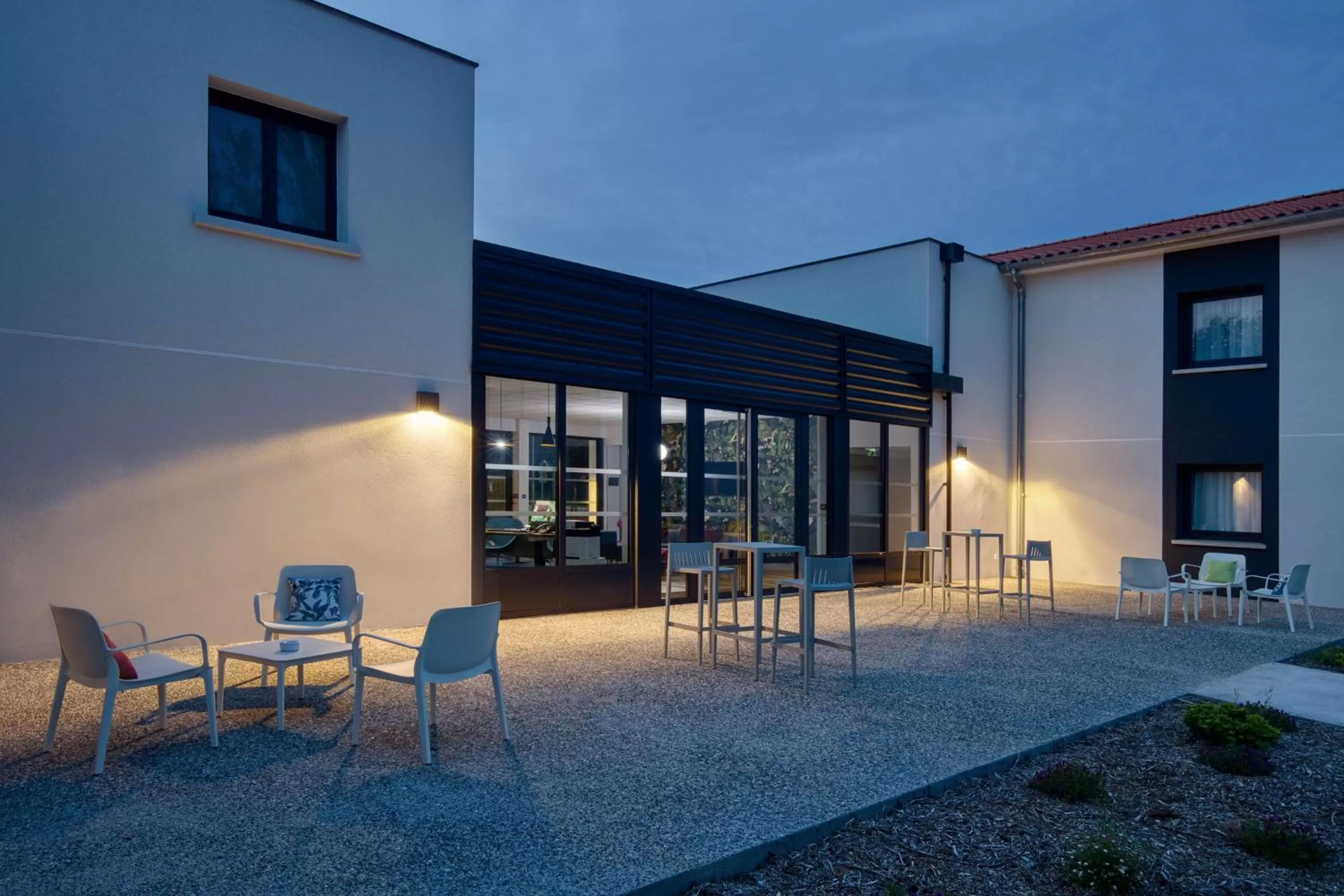 Property building in Sure Hotel by Best Western Les Portes de Montauban