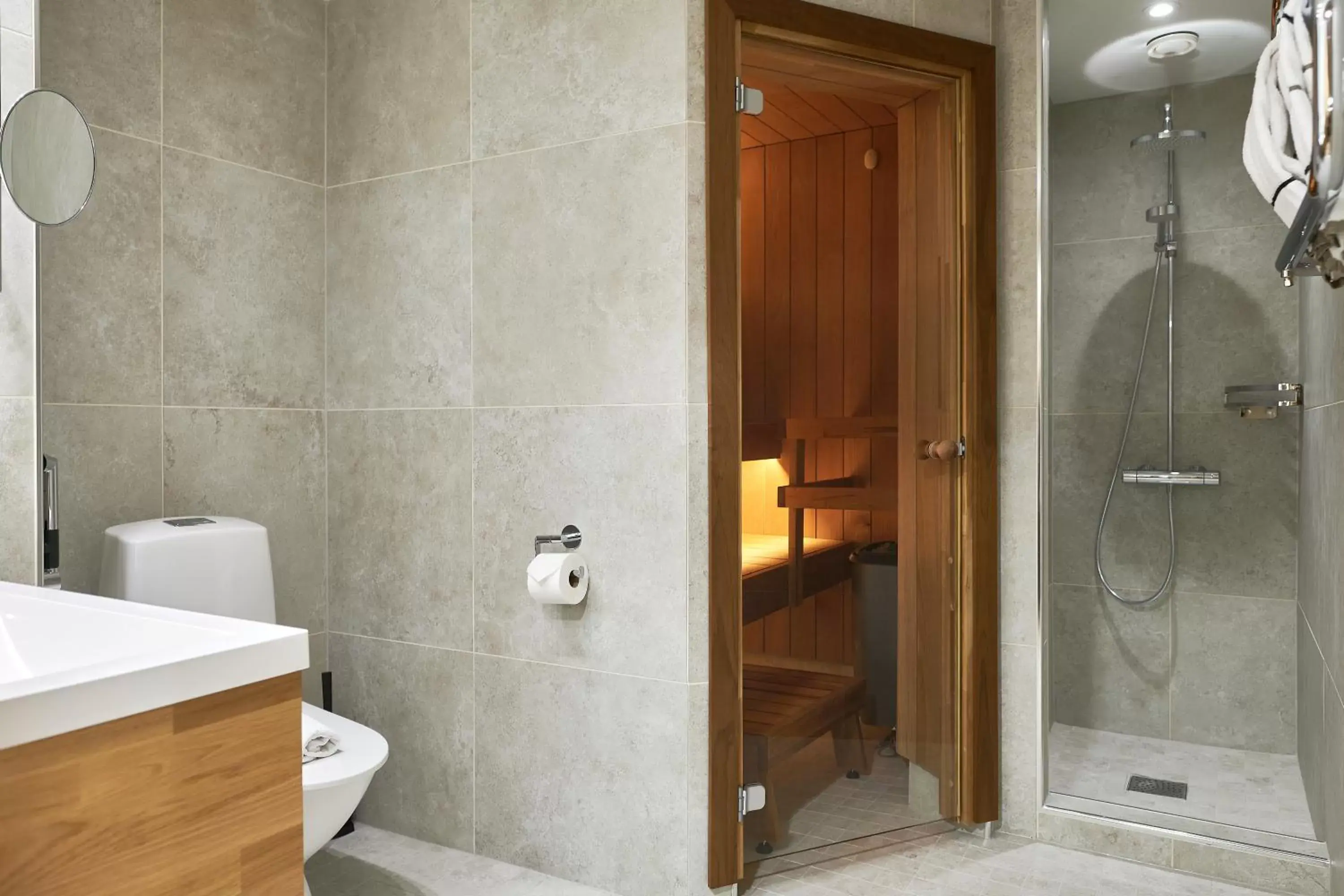 Shower, Bathroom in Hotel Verso