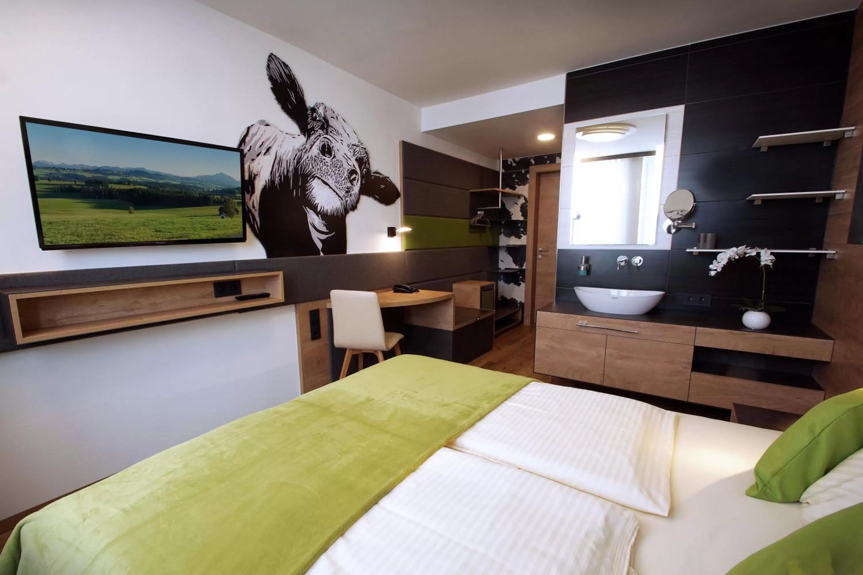 Photo of the whole room, Bed in Hotel Peterhof - urban lifestyle Kempten