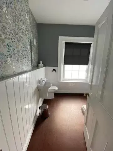 Toilet, Bathroom in The Great Western Hotel