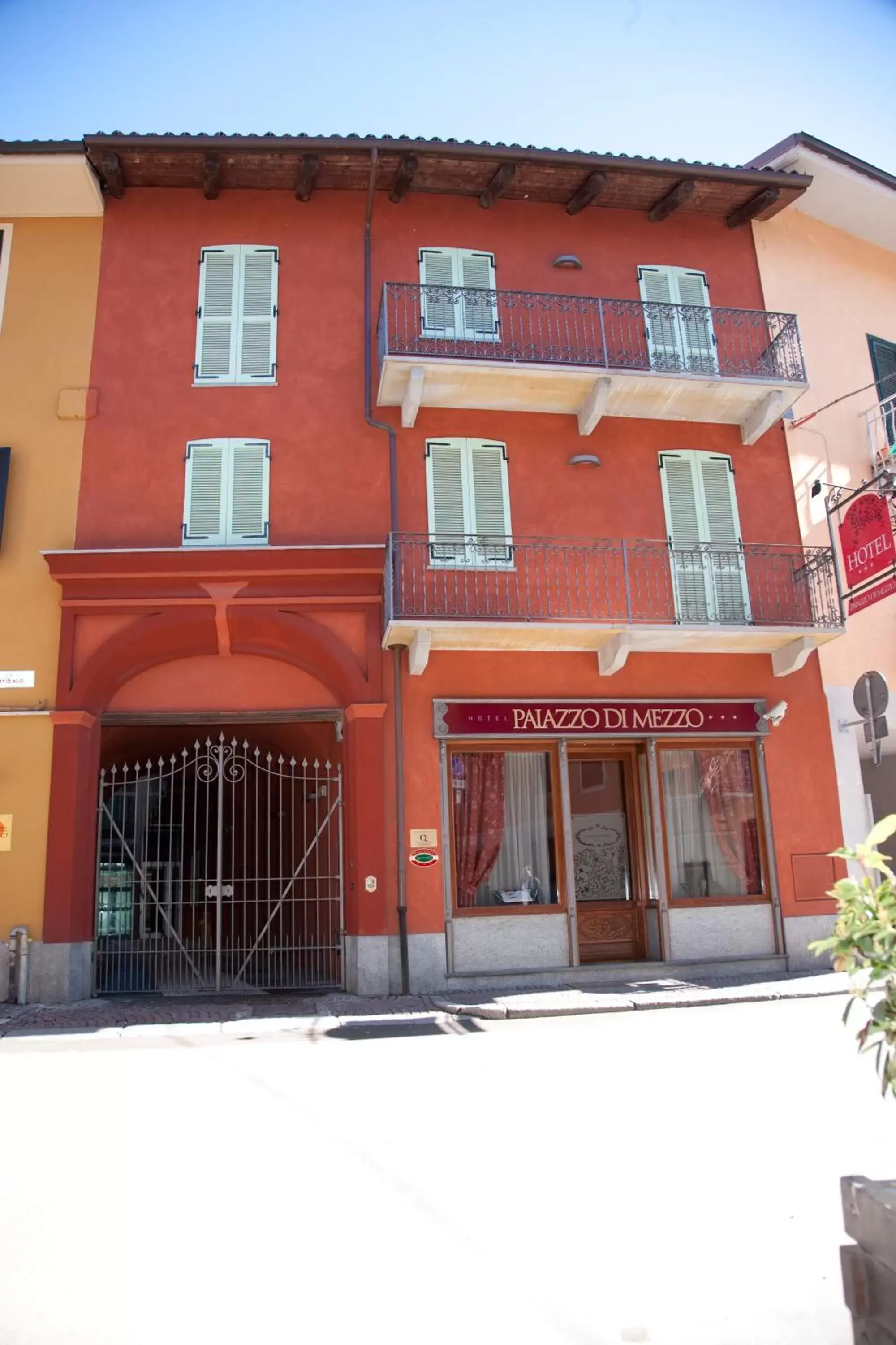 Facade/entrance, Property Building in Hotel Palazzo Di Mezzo