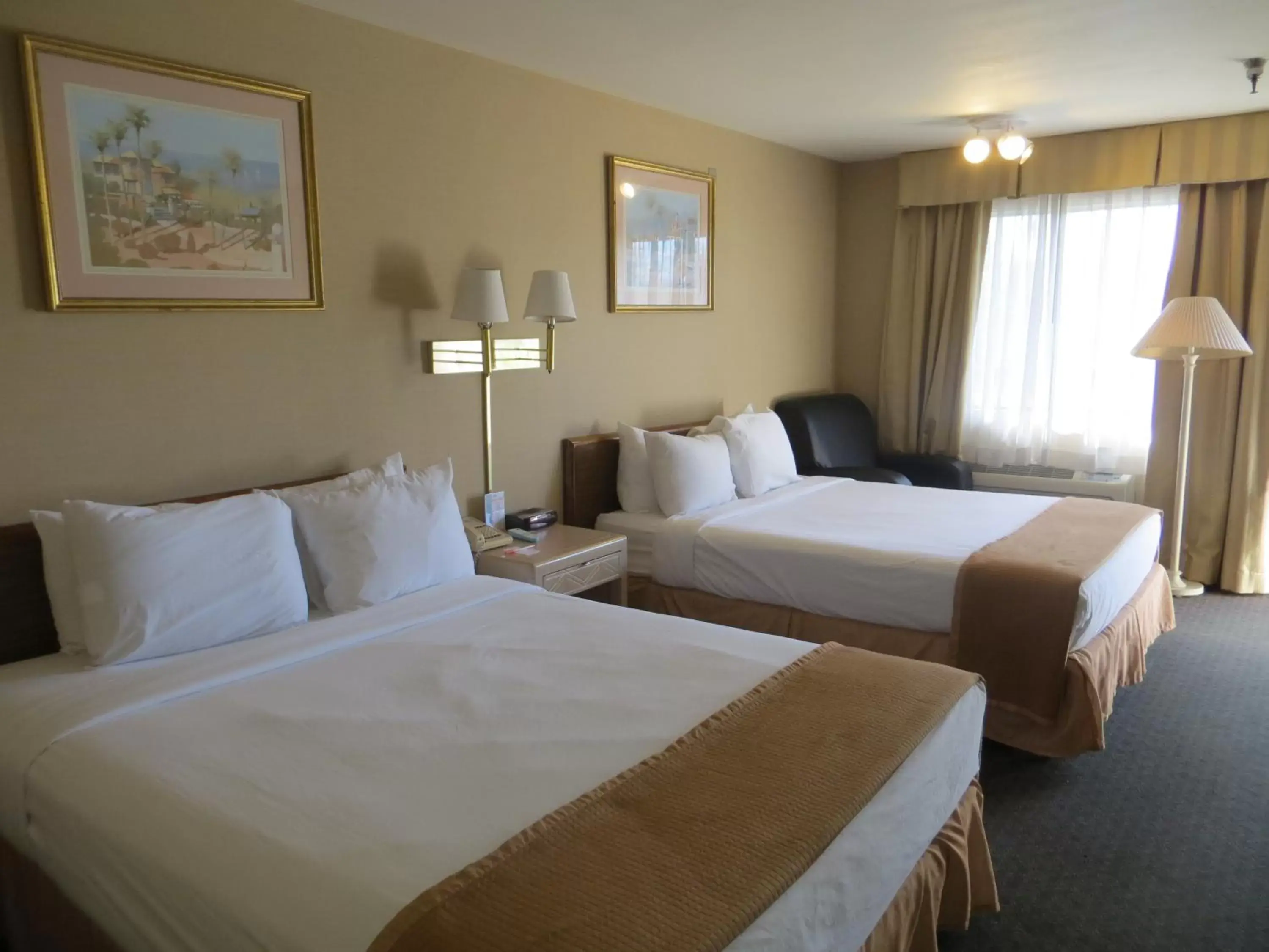 Queen Room with Two Queen Beds - Non-Smoking in Howard Johnson by Wyndham Torrance