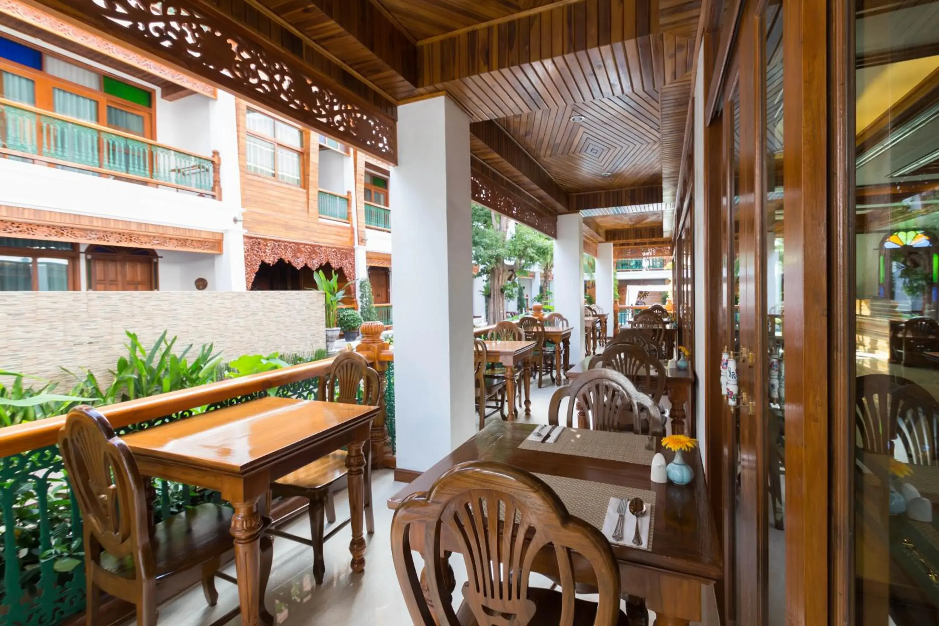 Restaurant/places to eat in Pingviman Hotel