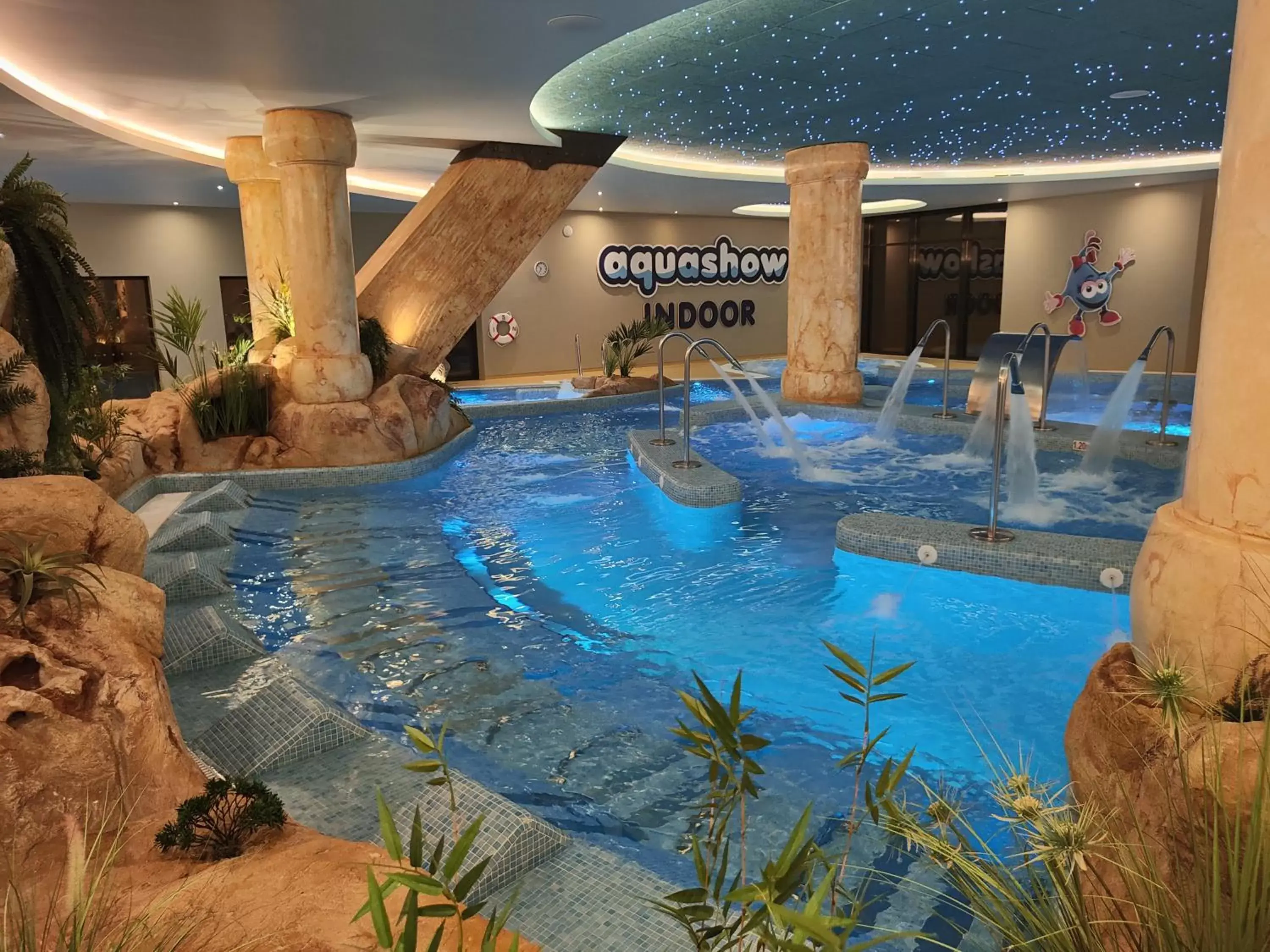 Aqua park, Swimming Pool in Aquashow Park Hotel