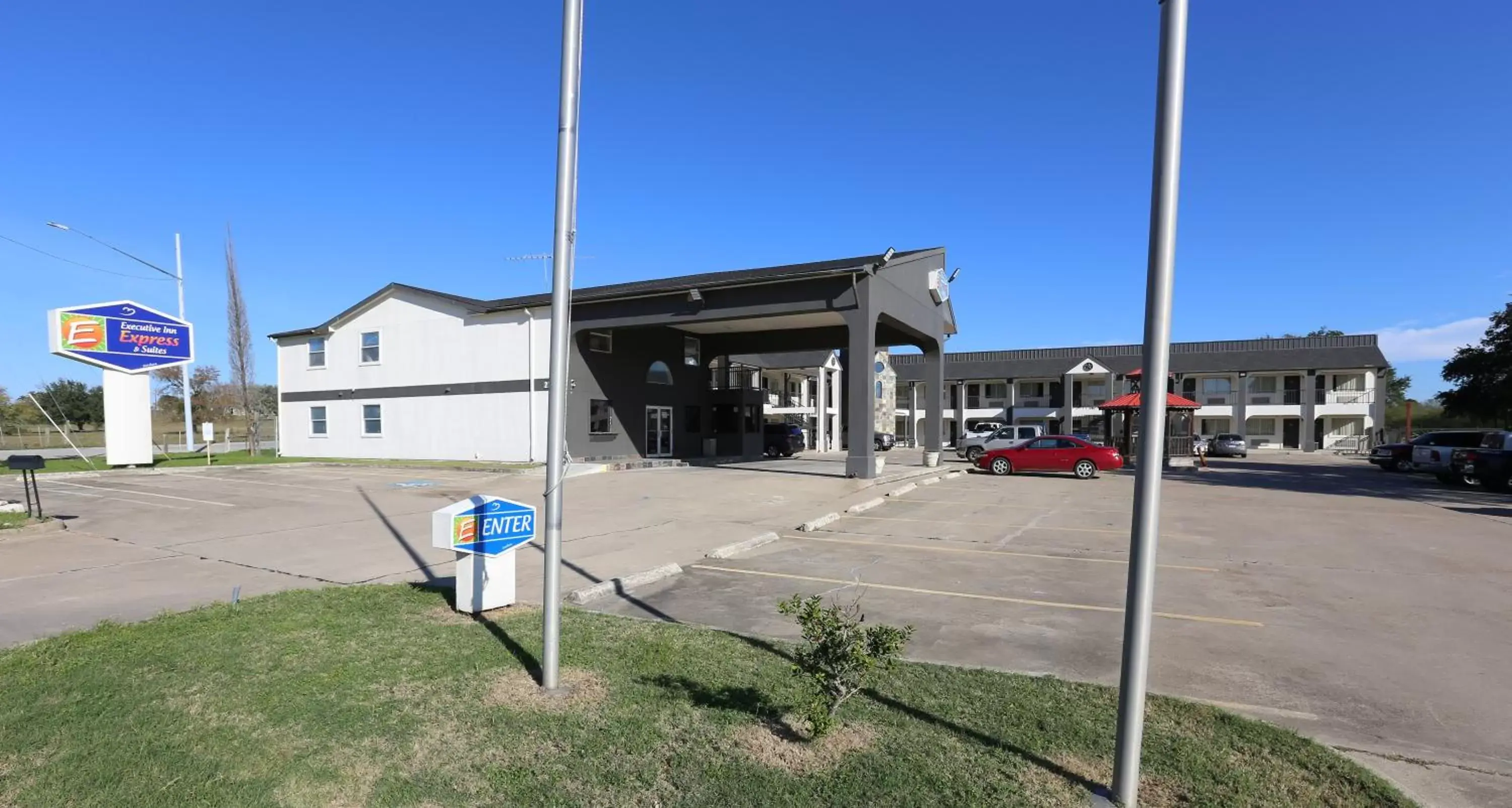 Property Building in Executive Inn & Suites Cuero