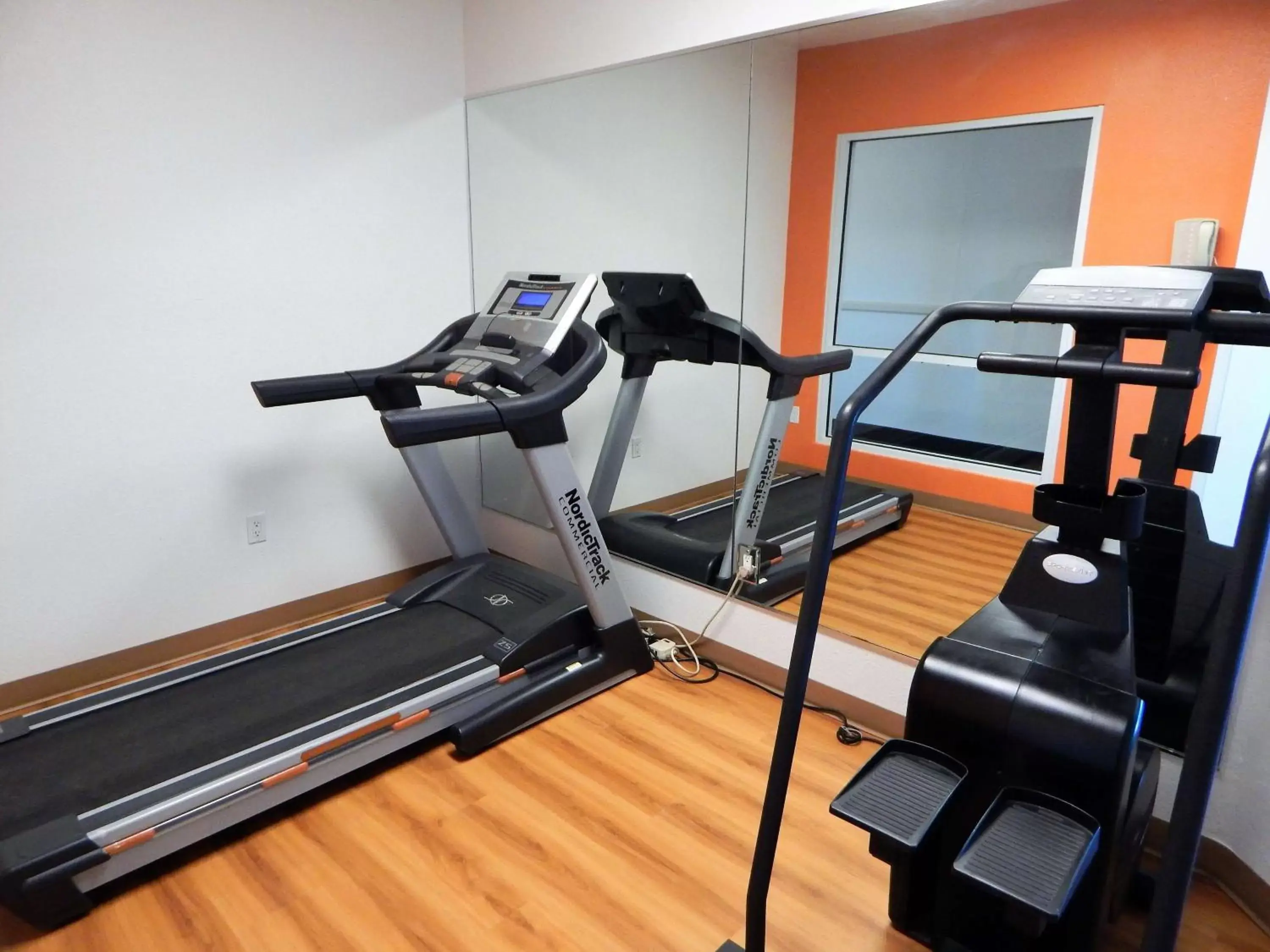 Fitness centre/facilities in Baymont by Wyndham Sheridan Fitness centre/facilities in Baymont by Wyndham Sheridan