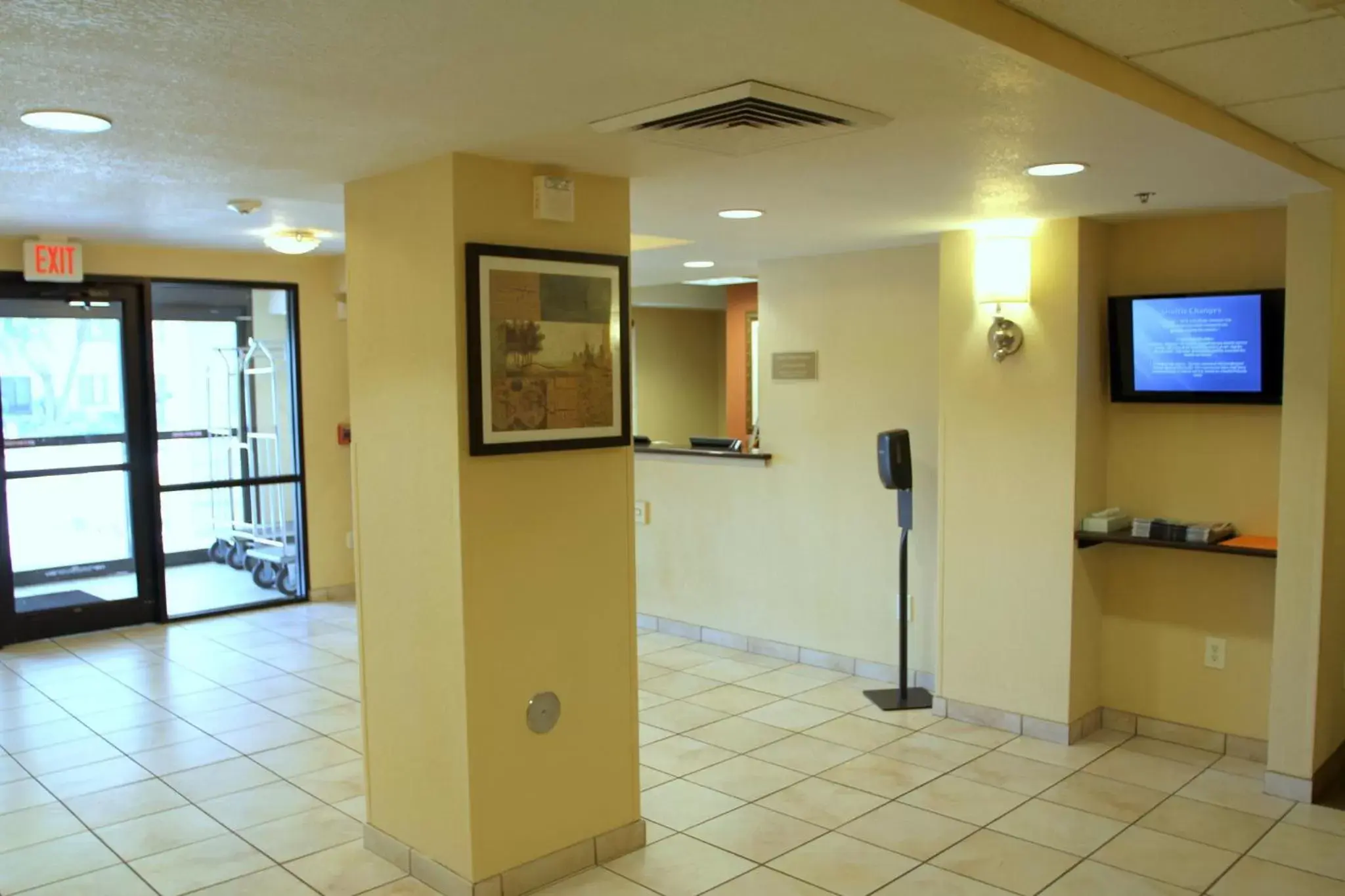 Property building, Lobby/Reception in Candlewood Suites Indianapolis Downtown Medical District, an IHG Hotel