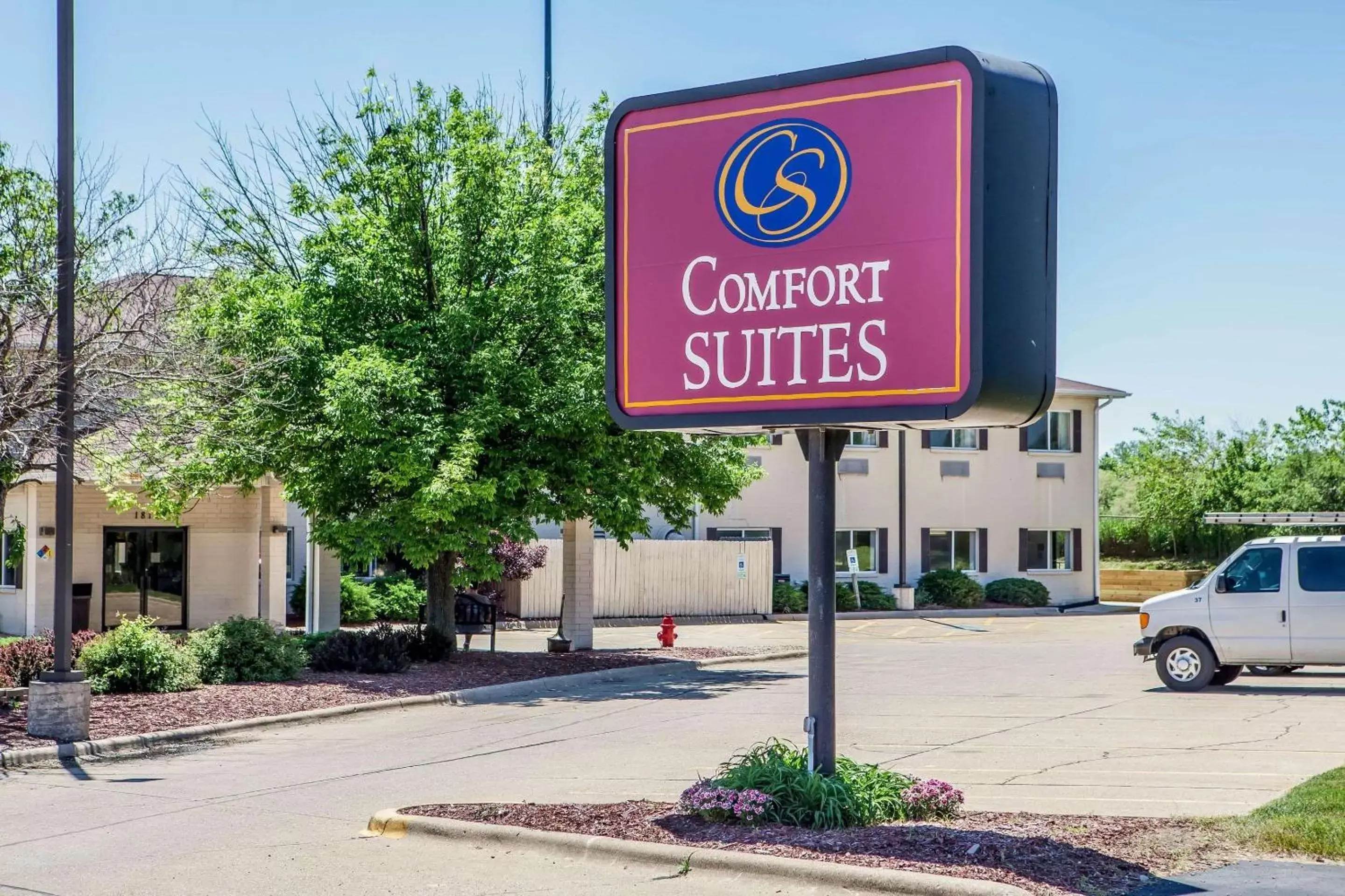 Property Building in Comfort Suites Peoria I-74