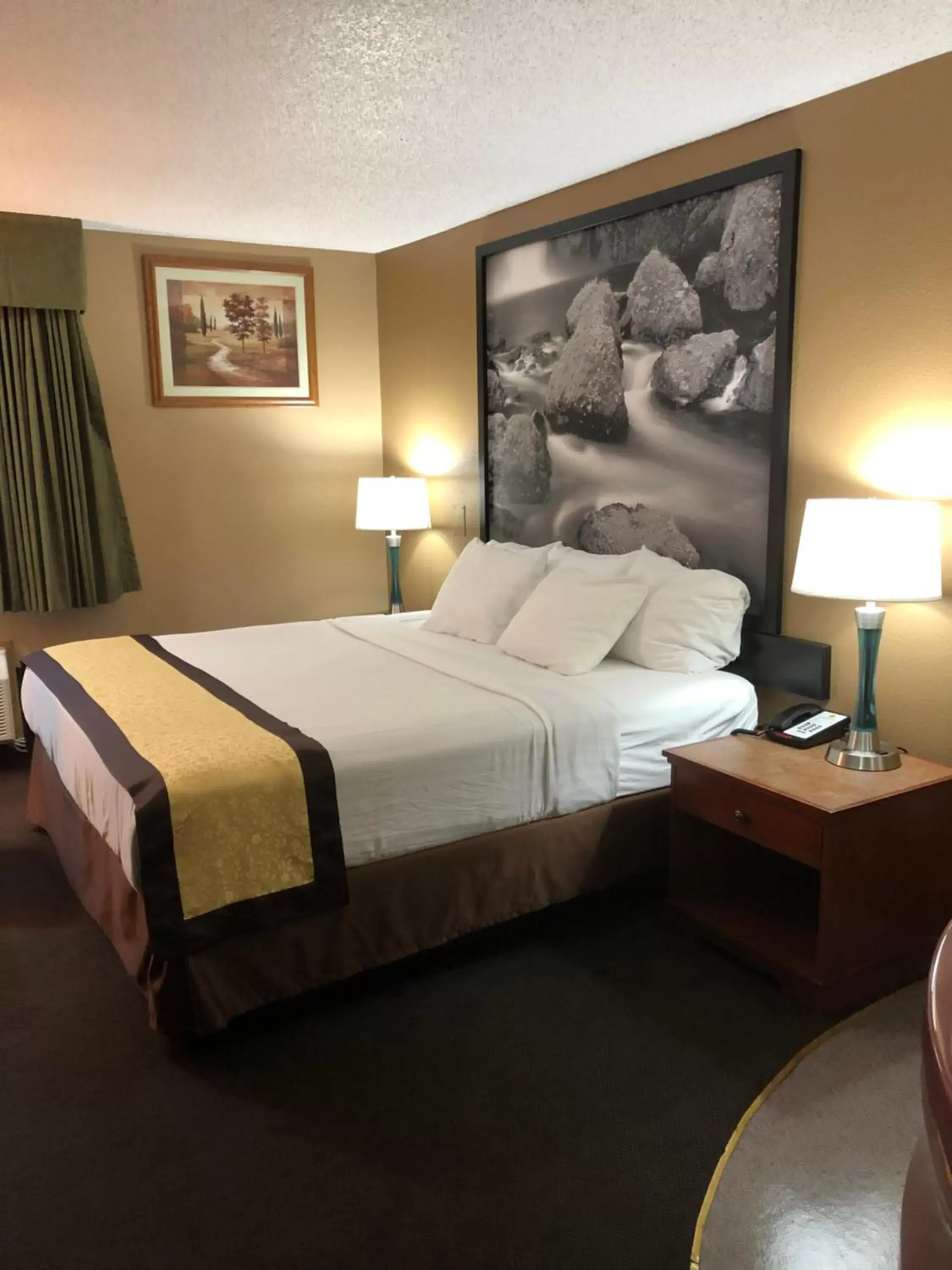 Bedroom, Bed in Super 8 by Wyndham Baker City Bedroom, Bed in Super 8 by Wyndham Baker City