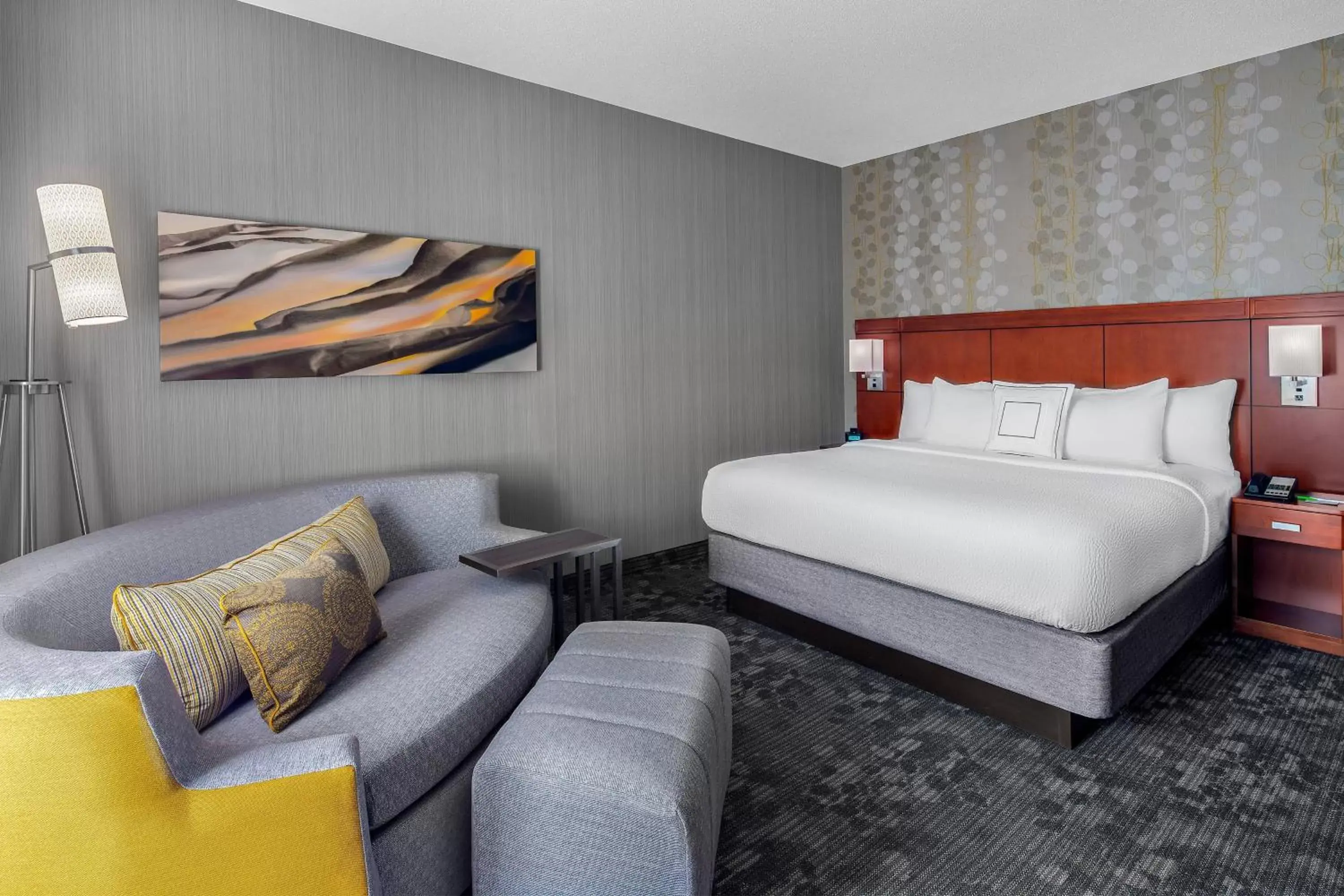 Bedroom, Bed in Courtyard by Marriott Pittsburgh Airport