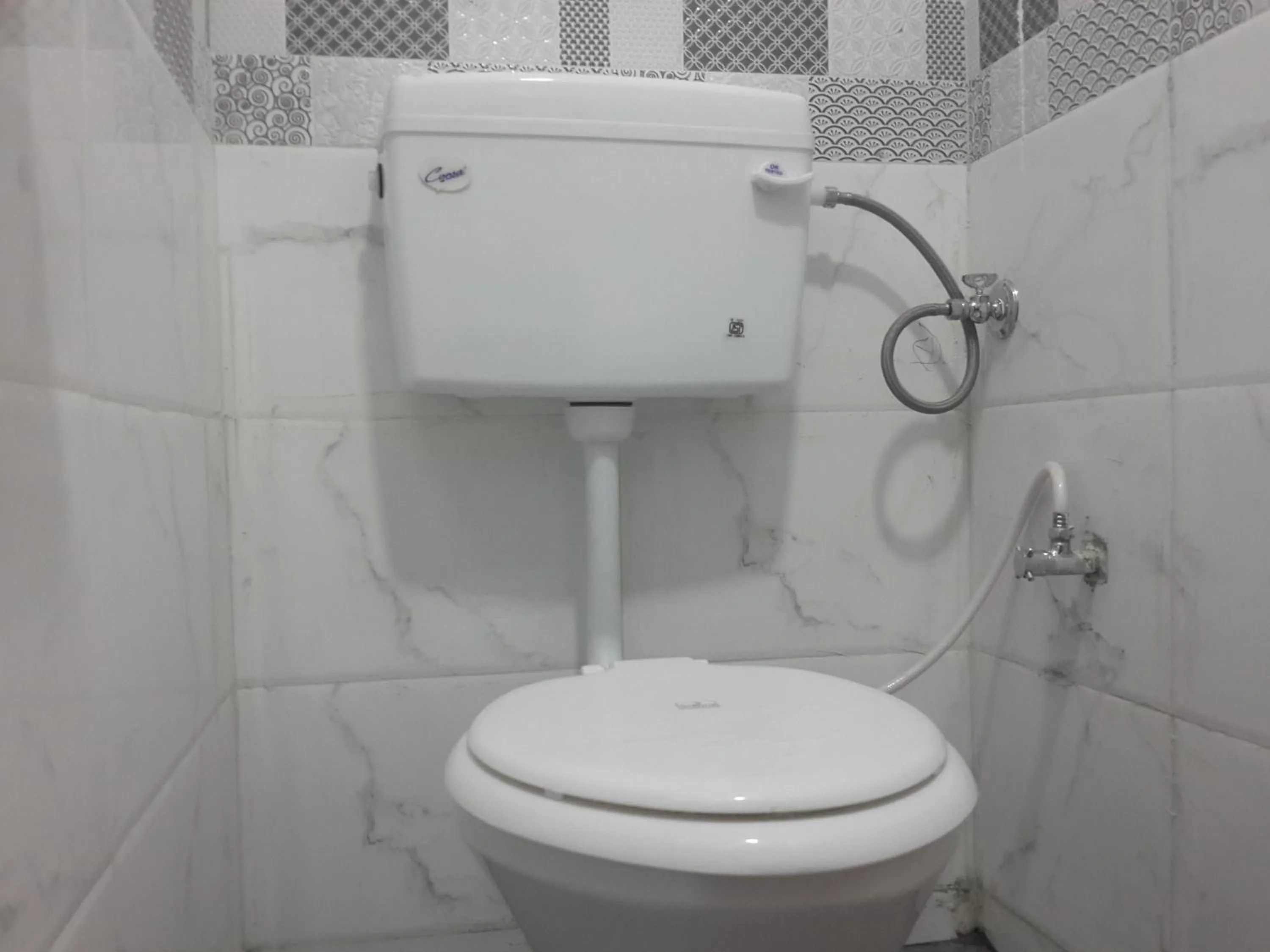 Bathroom in Hotel Holiday Era Opposite Railway Station