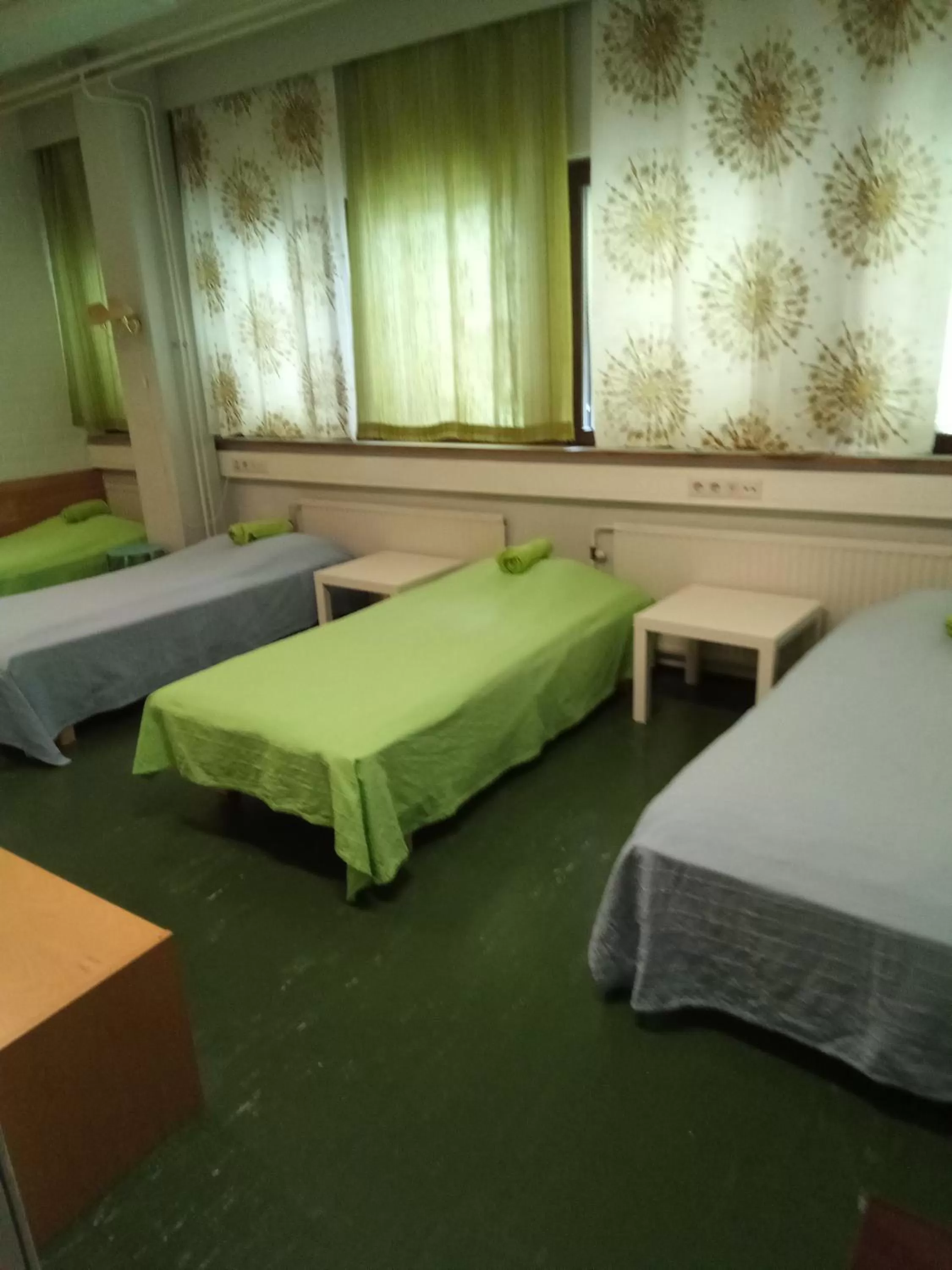 Photo of the whole room, Bed in Minimotel