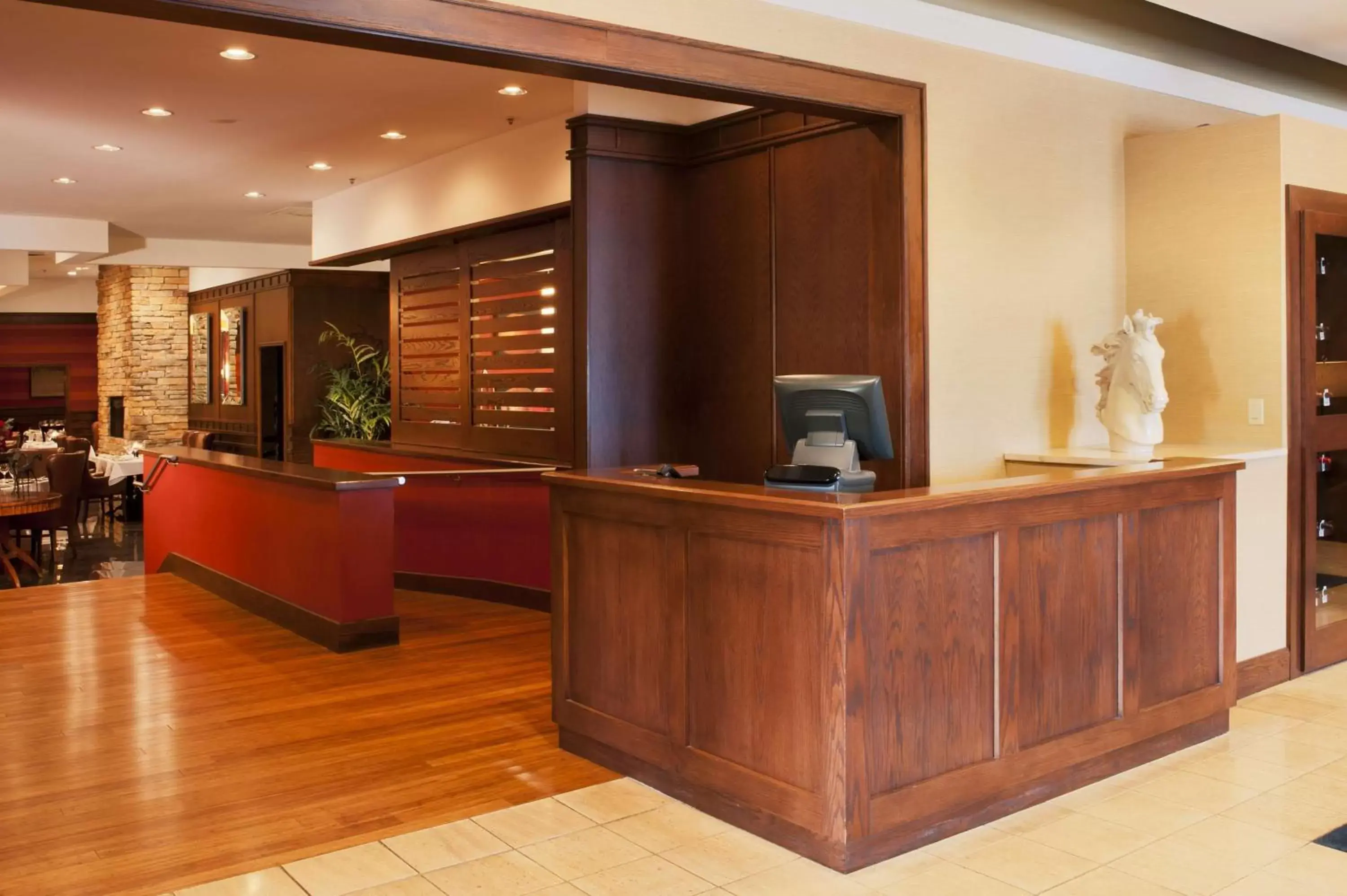 Restaurant/places to eat, Lobby/Reception in DoubleTree by Hilton Collinsville/St.Louis