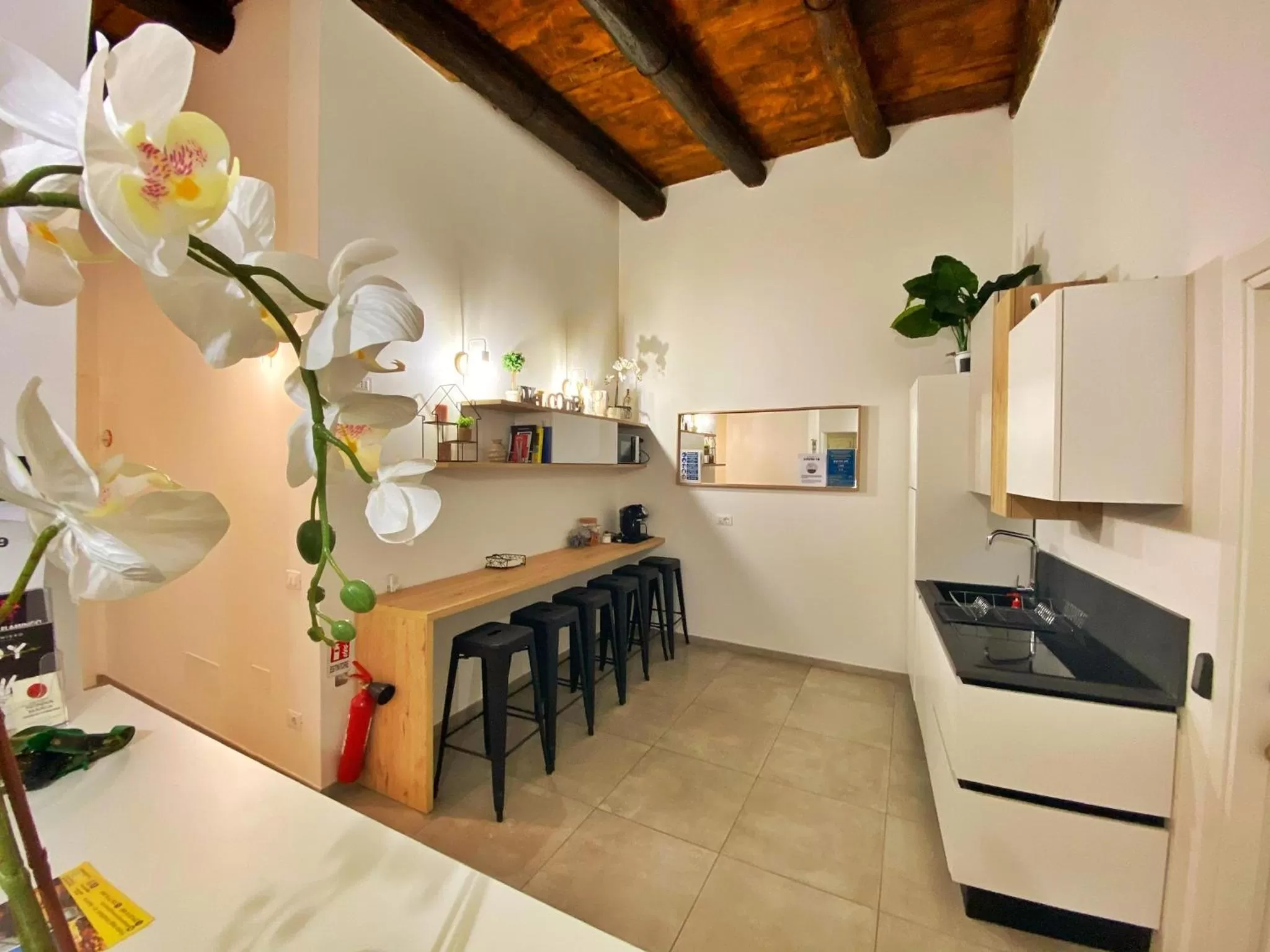 Dining area in B&B Salerno IN Centro