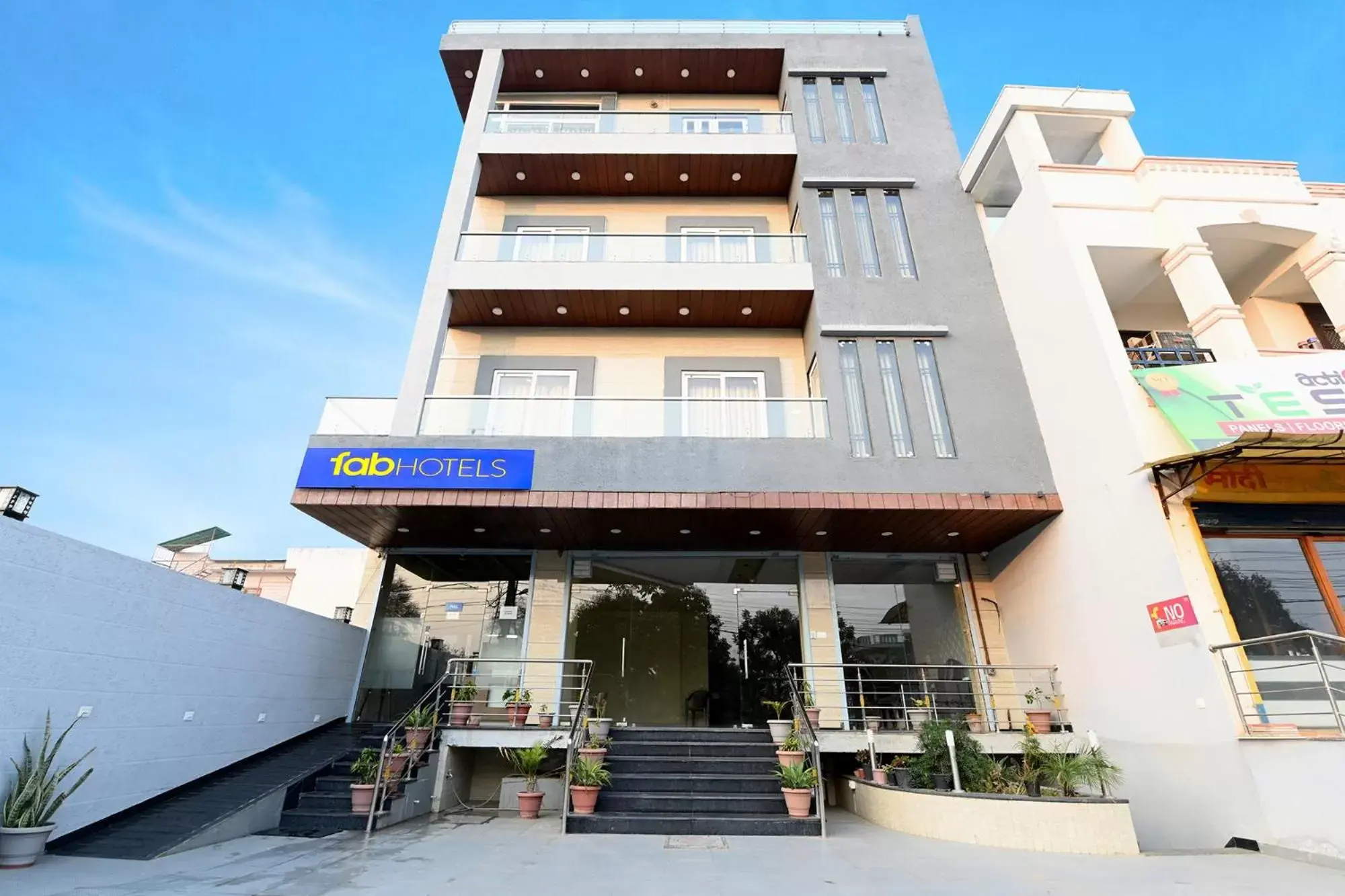Facade/entrance in FabHotel 7th Crossing Malviya Nagar Facade/entrance in FabHotel 7th Crossing Malviya Nagar