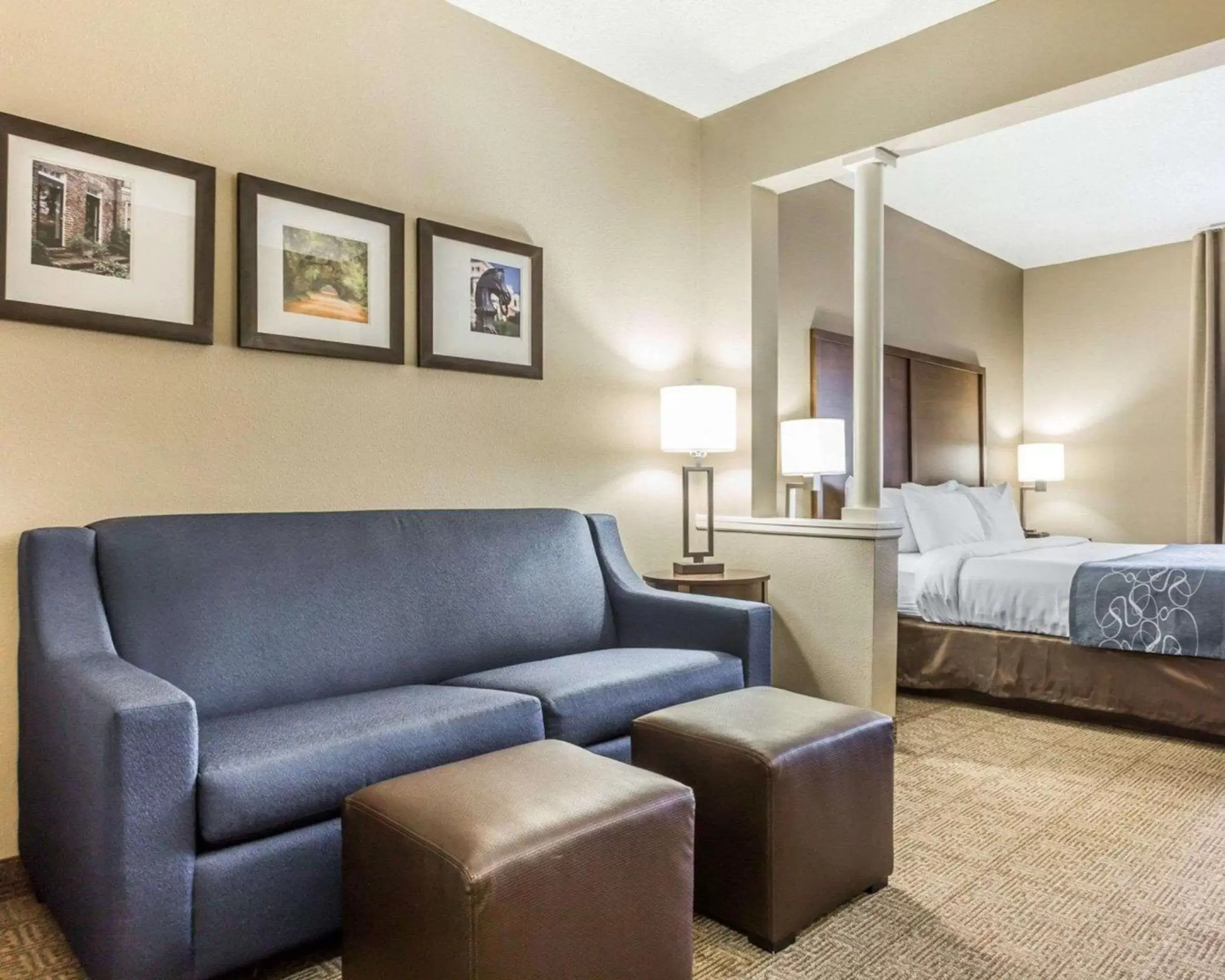 Photo of the whole room, Seating Area in Comfort Suites at Isle of Palms Connector