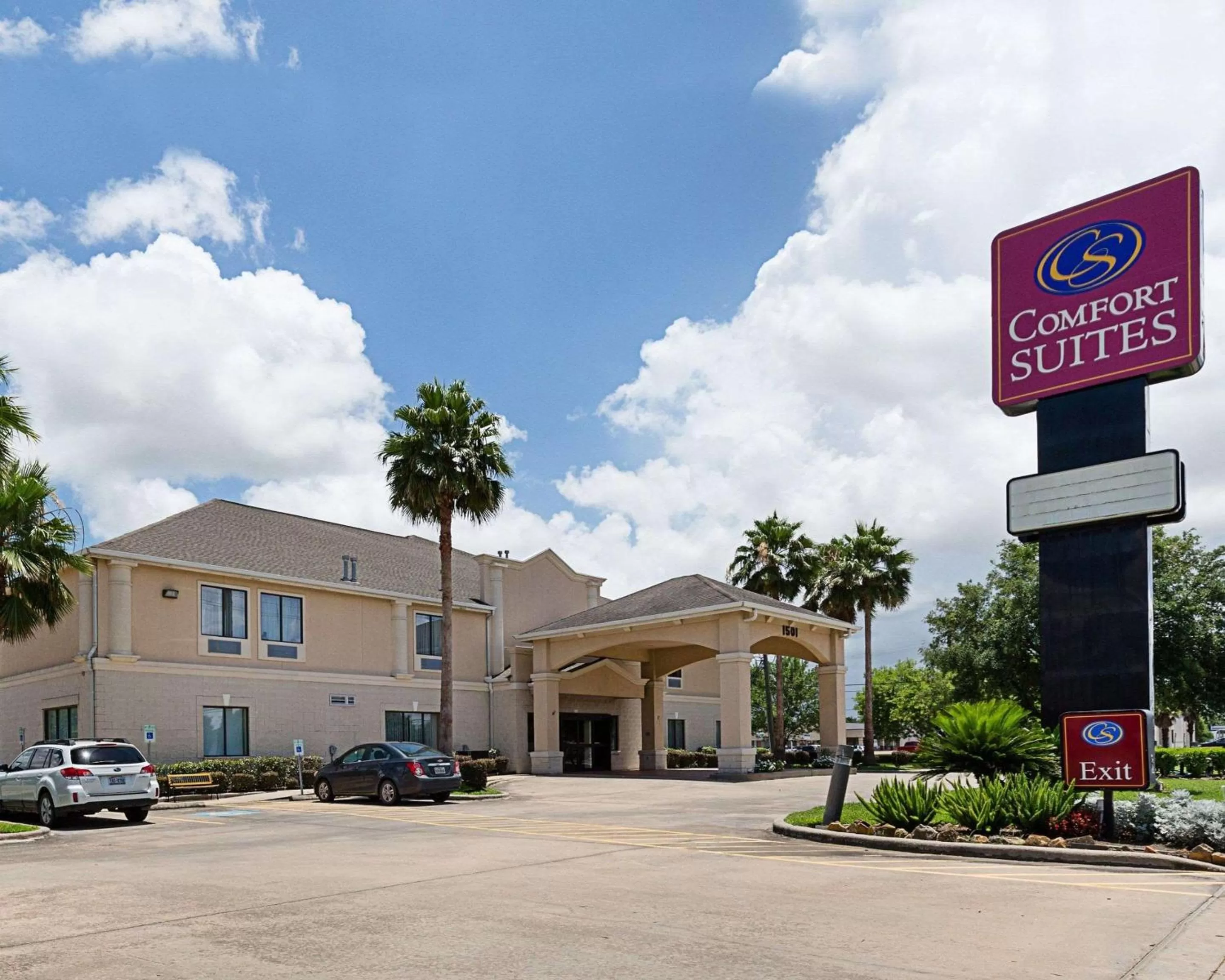 Property Building in Comfort Suites Deer Park Pasadena