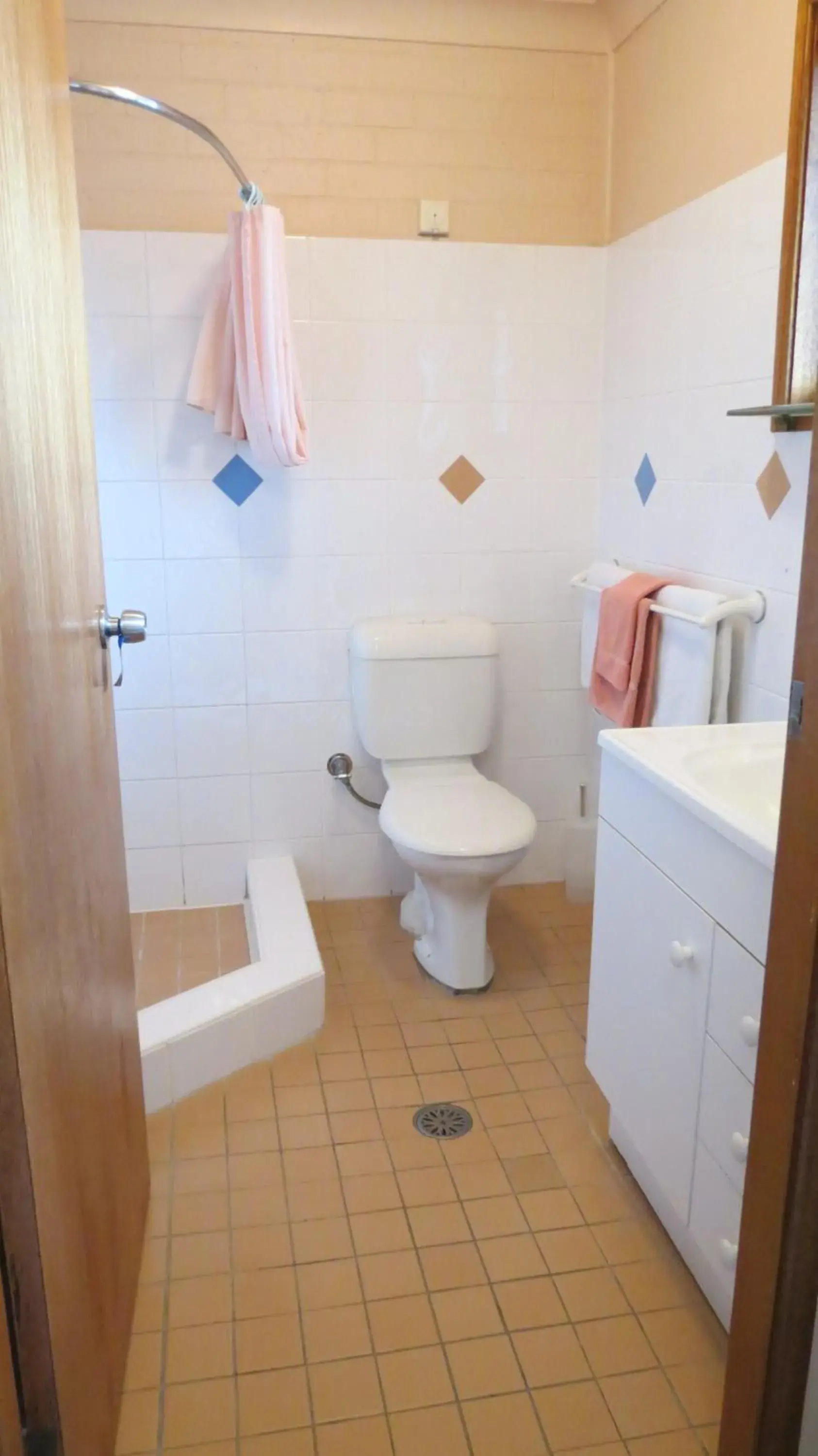 Bathroom in Bridge View Motel Bathroom in Bridge View Motel