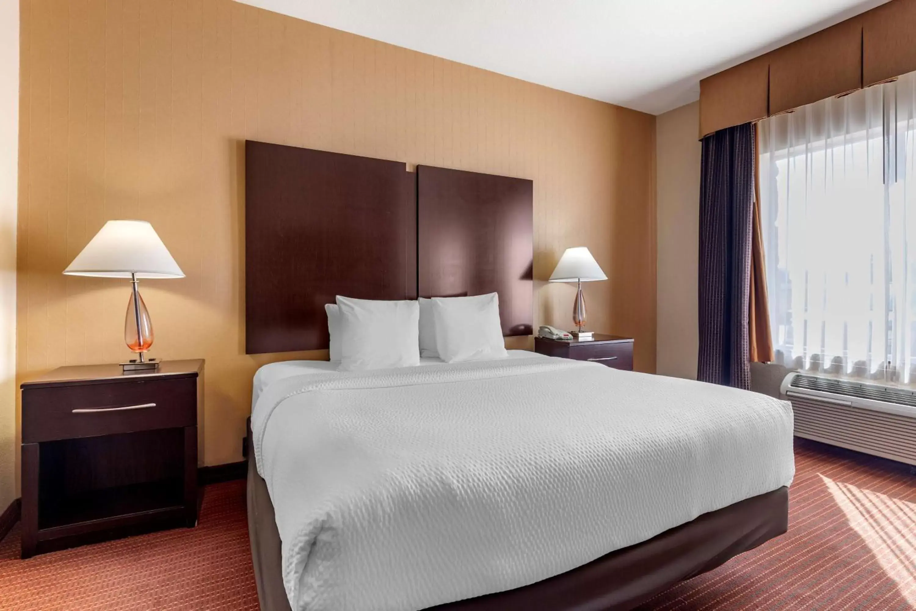 Bed in Best Western Plus DFW Airport West Euless Bed in Best Western Plus DFW Airport West Euless