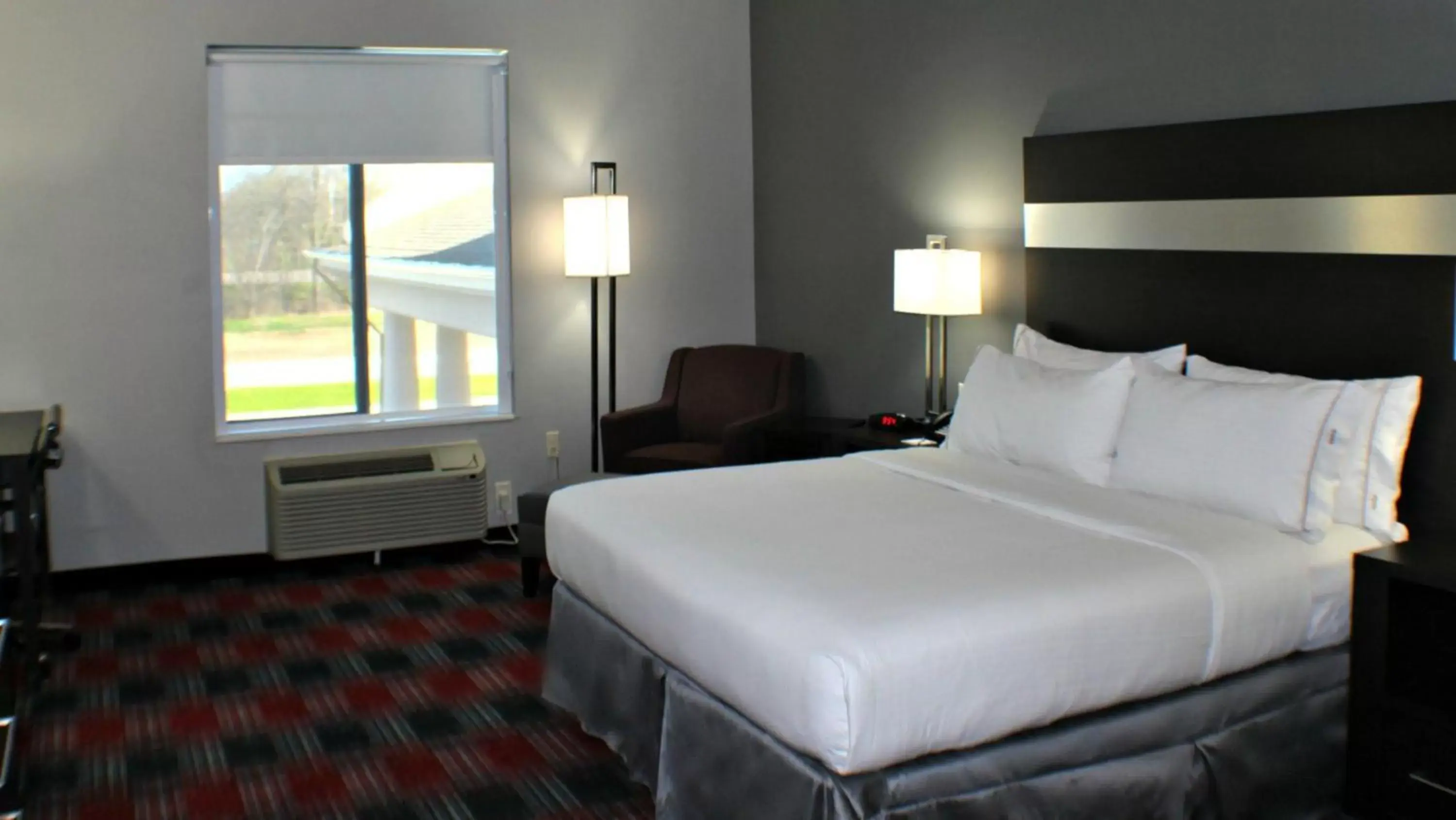 Photo of the whole room, Bed in Holiday Inn Express & Suites Bonham, an IHG Hotel