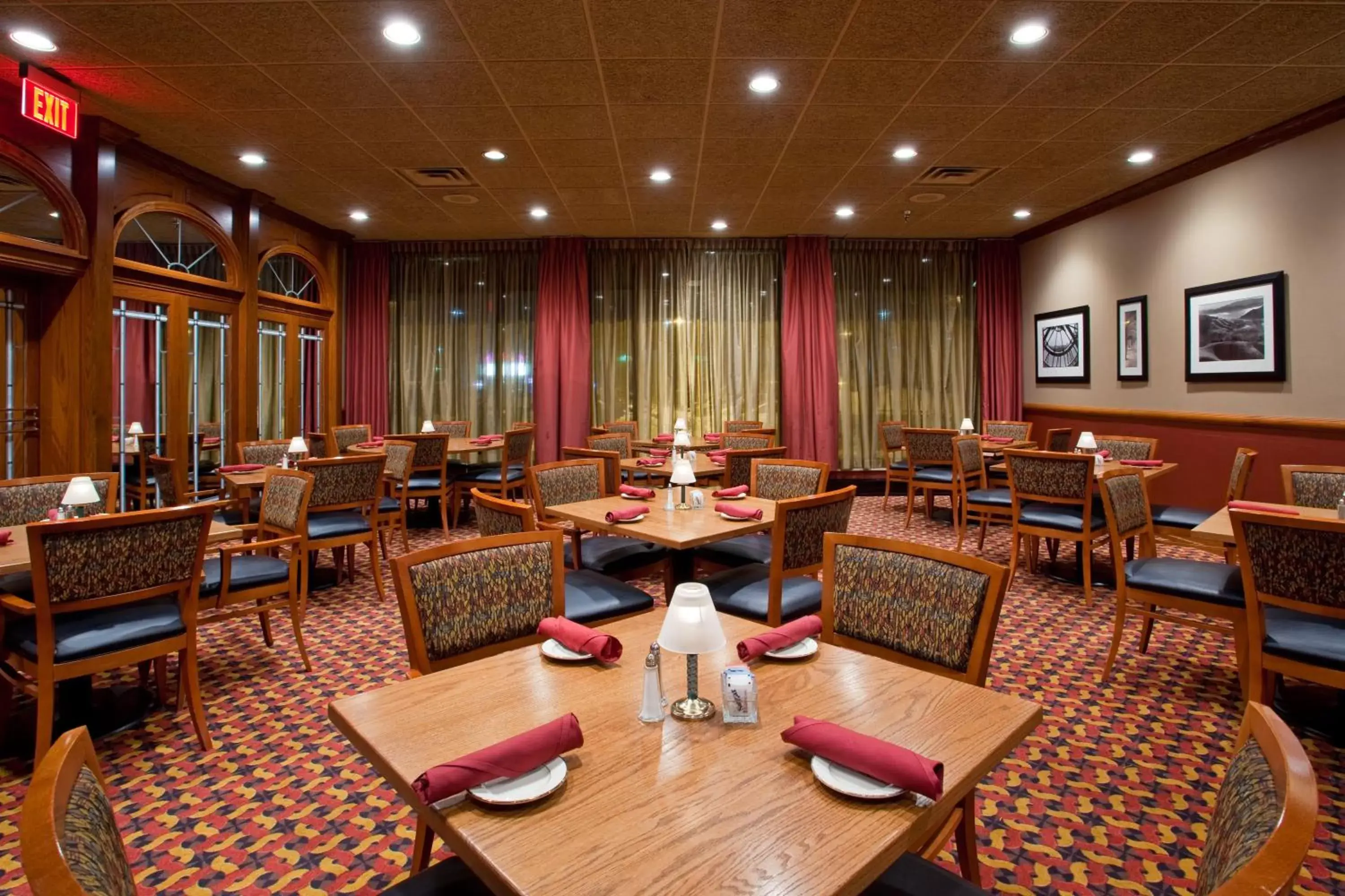 Restaurant/Places to Eat in Holiday Inn Youngstown-South - Boardman, an IHG Hotel