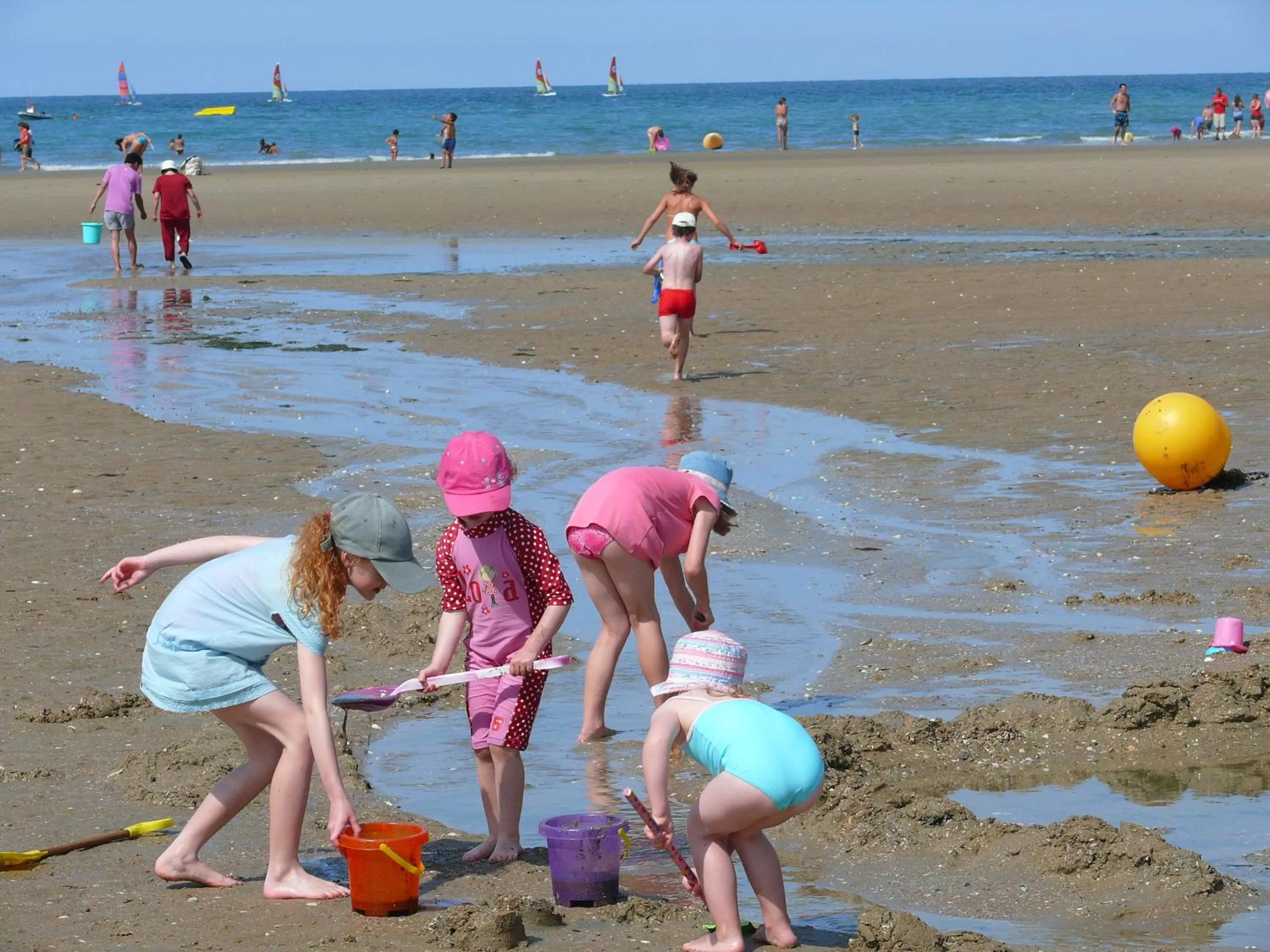 Beach in The Originals City, Hôtel Le Savoy, Caen
