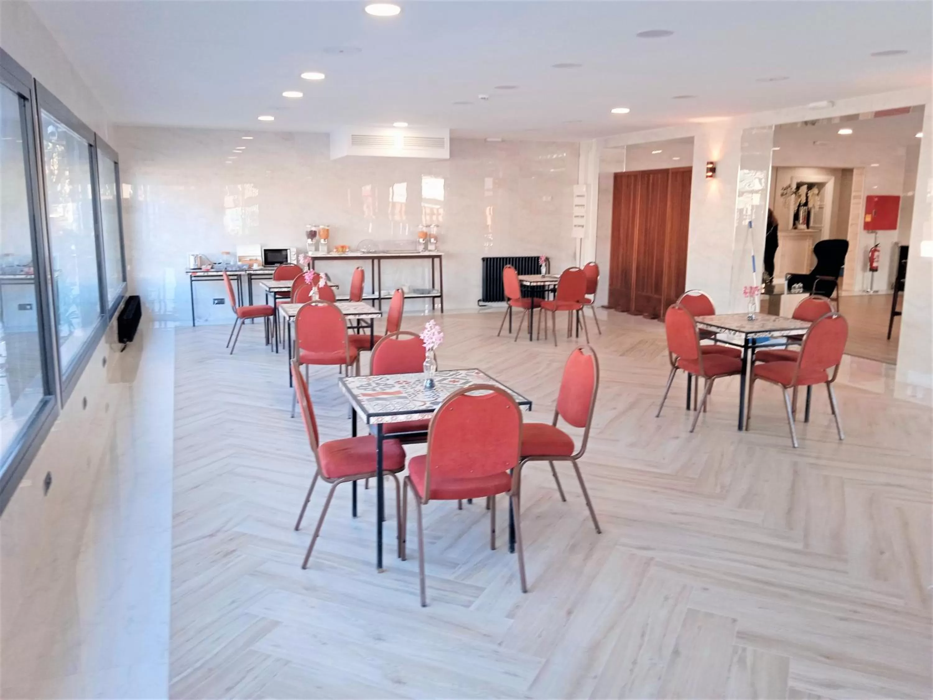 Buffet breakfast in Hotel 153