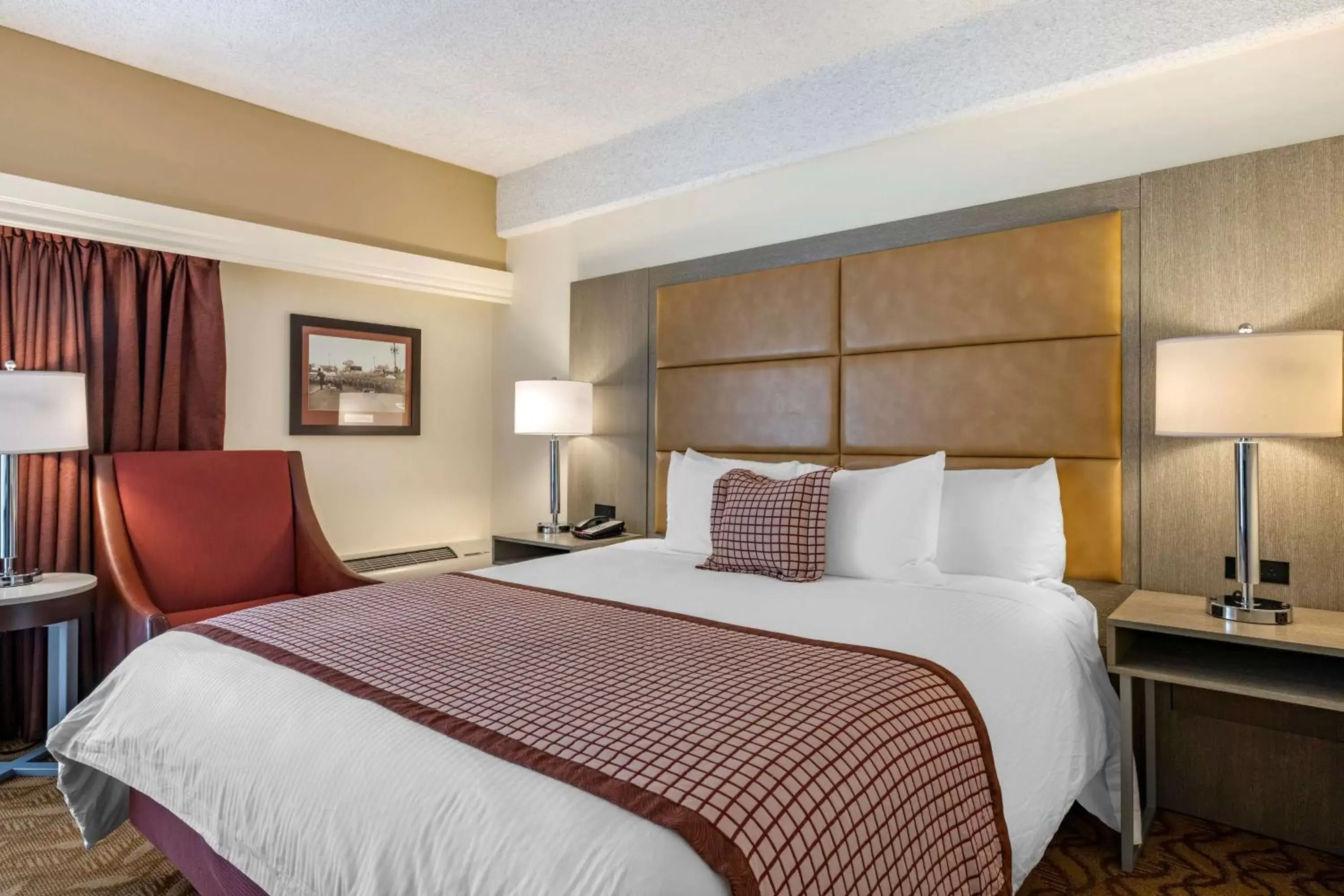 Bed in Best Western Plus Thousand Oaks Inn
