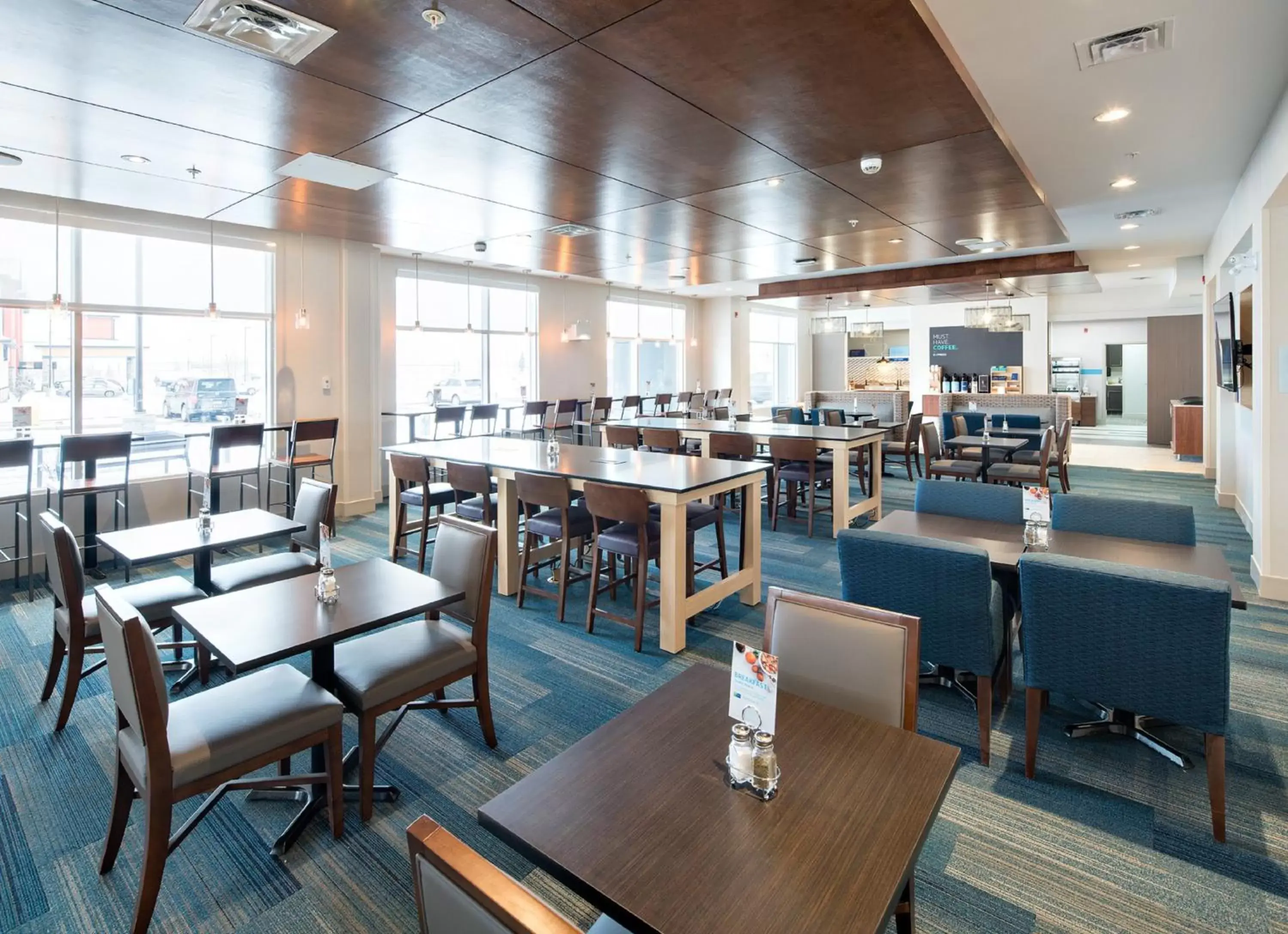 Breakfast, Restaurant/Places to Eat in Holiday Inn Express - Red Deer North, an IHG Hotel